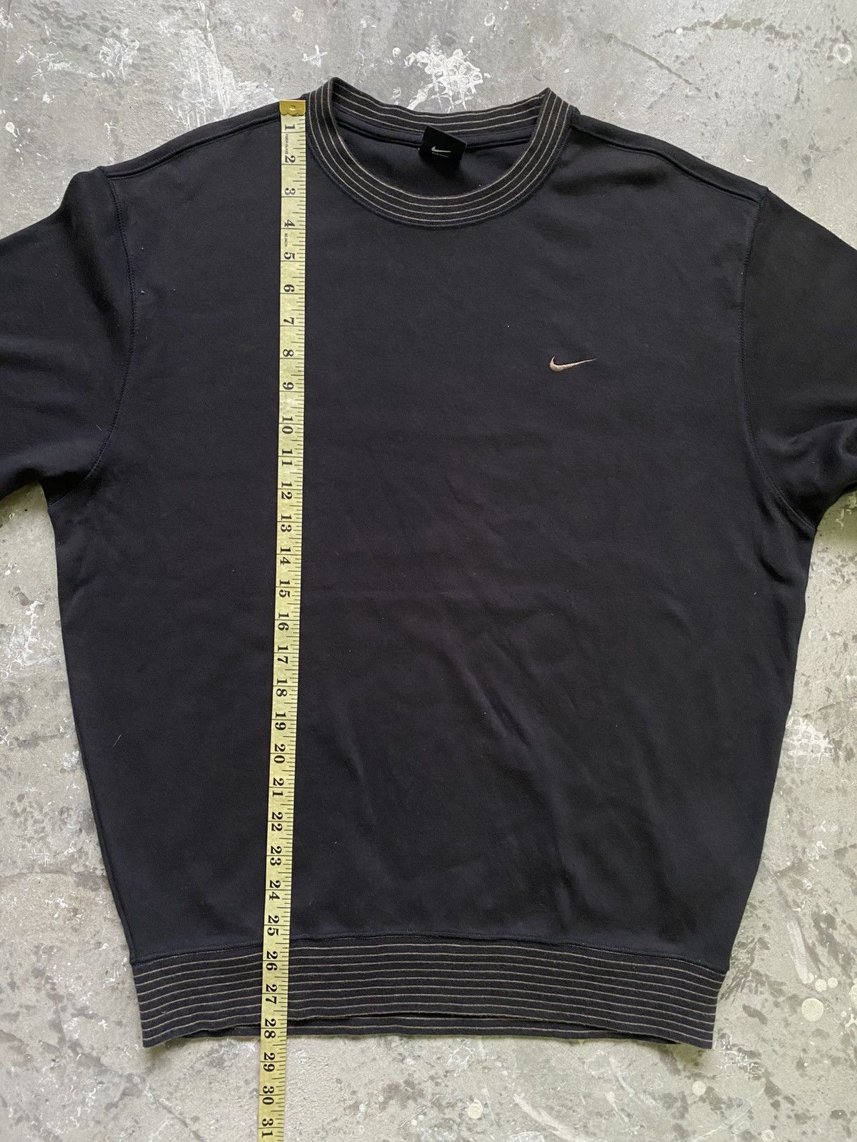 Nike Vintage Nike Small Swoosh Pullover Sweatshirt Size US L / EU 52-54 / 3 - 11 Thumbnail