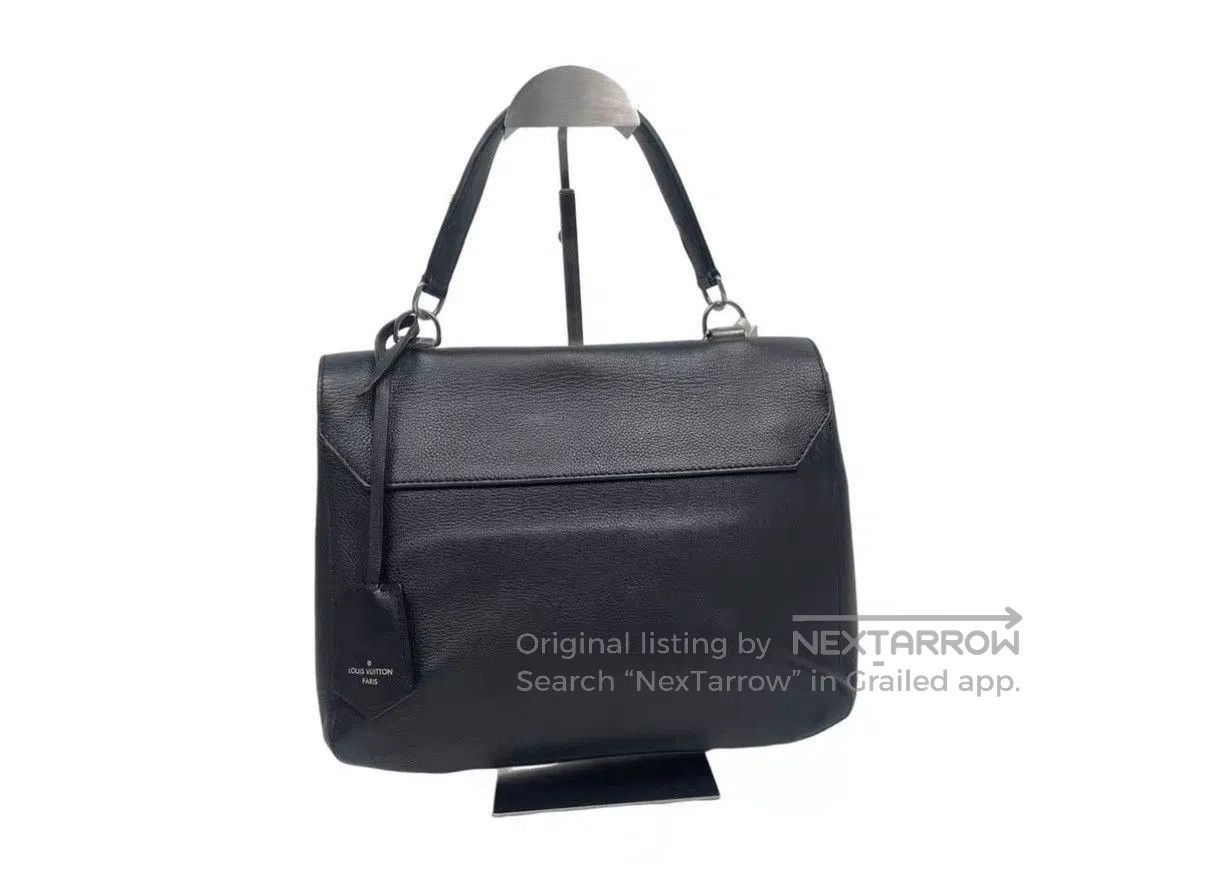 Louis Vuitton Black Leather Structured Handbag with Top Handles. Size ONE SIZE - 2 Thumbnail