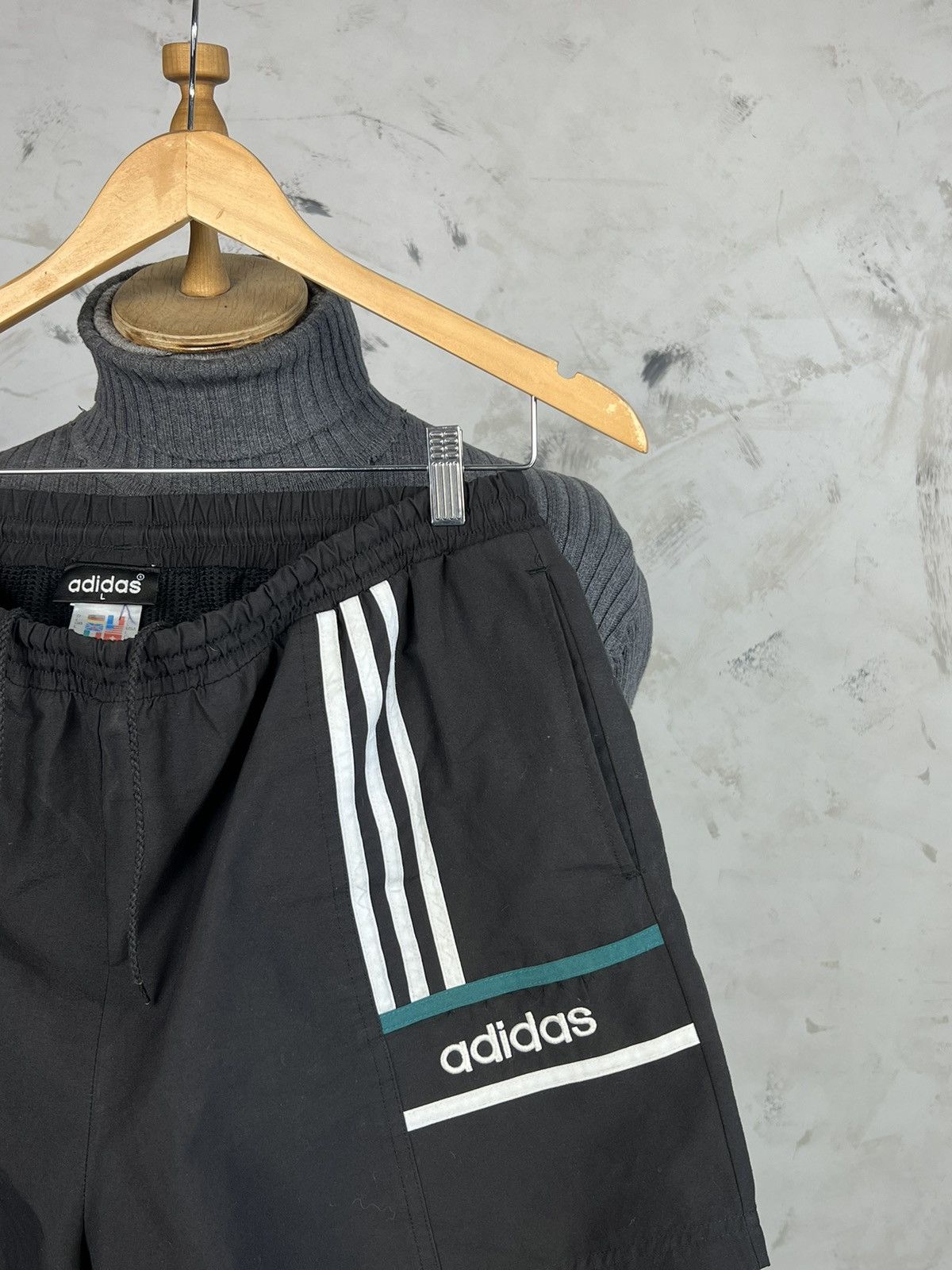 Adidas Vintage Adidas Shorts Size L Size US 34 / EU 50 - 5 Thumbnail