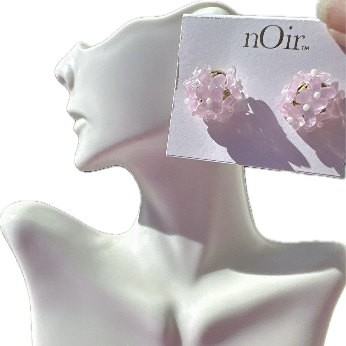 Designer Noir earrings gold tone pink flowers beaded studs Size ONE SIZE - 1 Thumbnail