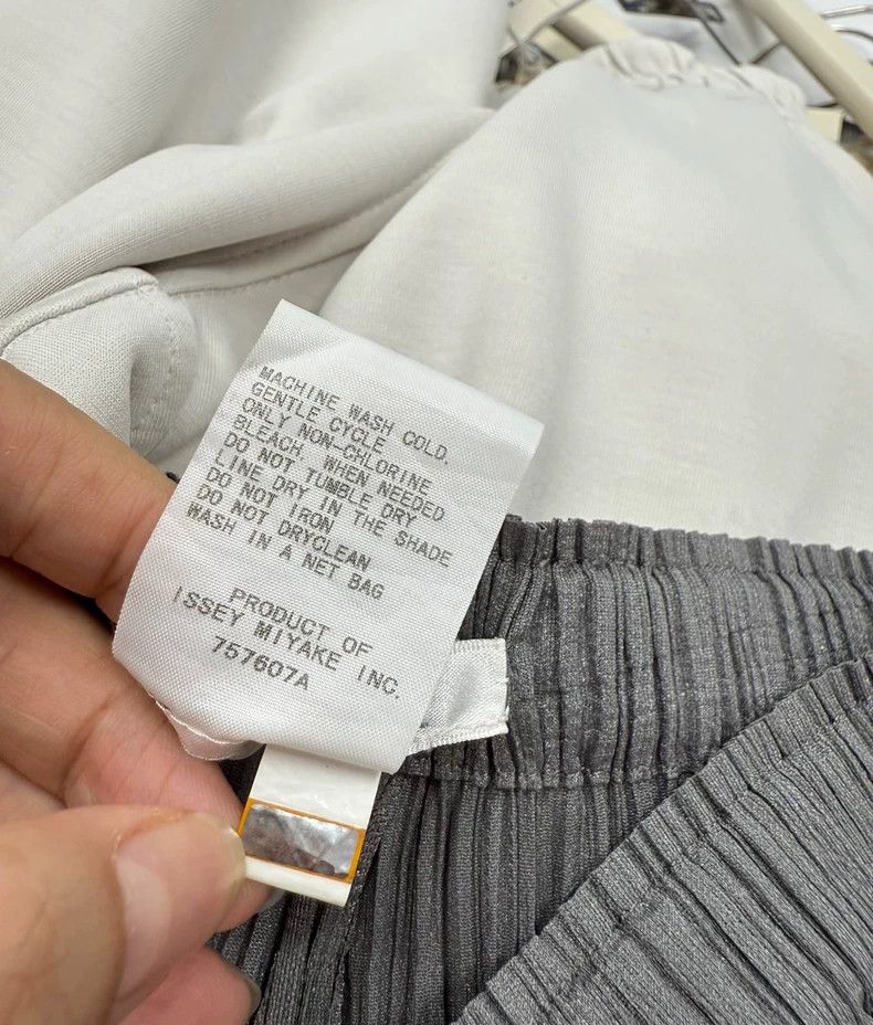 Issey Miyake Issey Miyake size:2 Light grey pleated pants Size 30" / US 8 / IT 44 - 7 Thumbnail