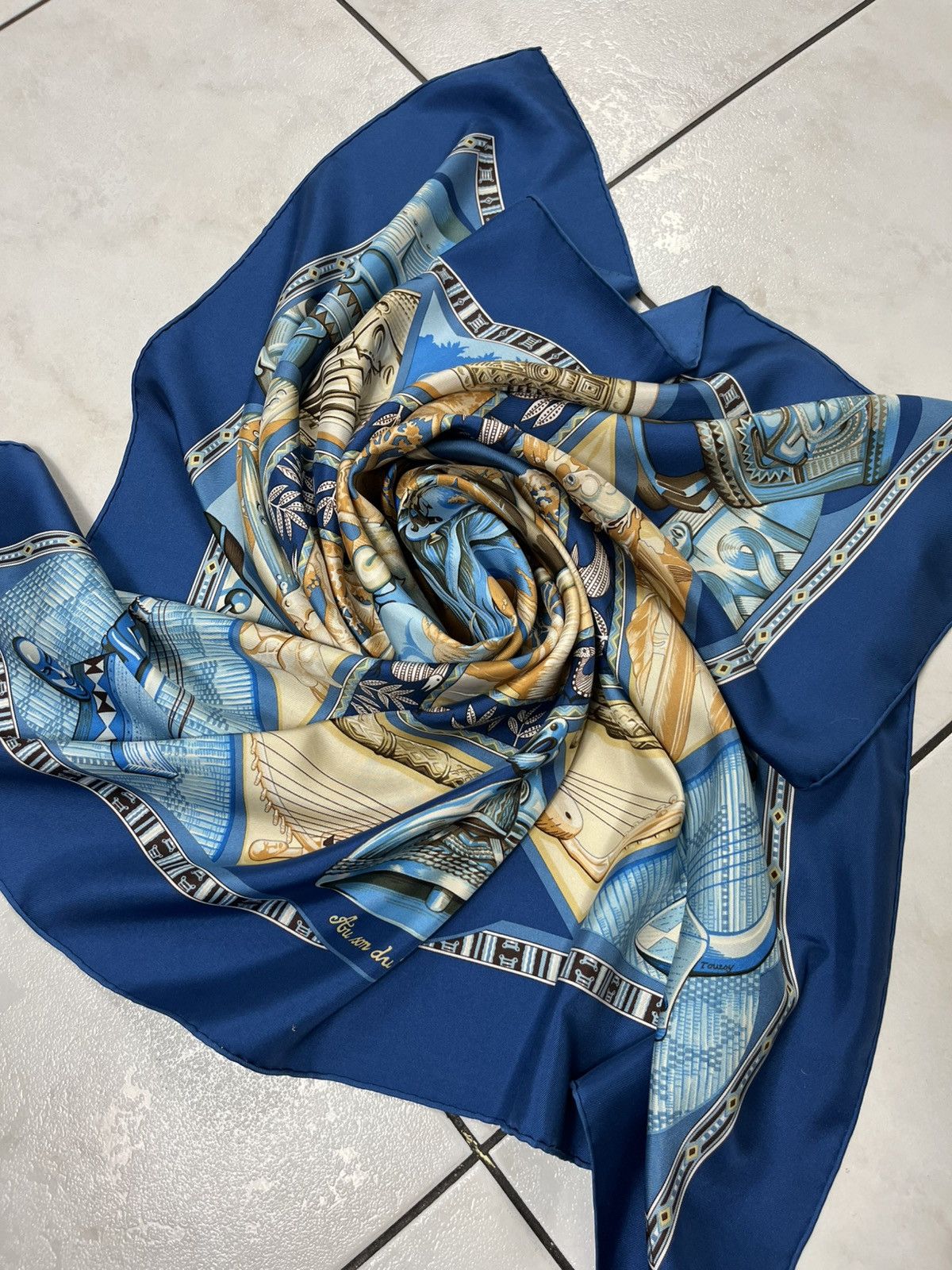 Designer × Hermes × Vintage Hermes Au som du tam-tam silk scarf full print handkerchief Size ONE SIZE - 25 Thumbnail