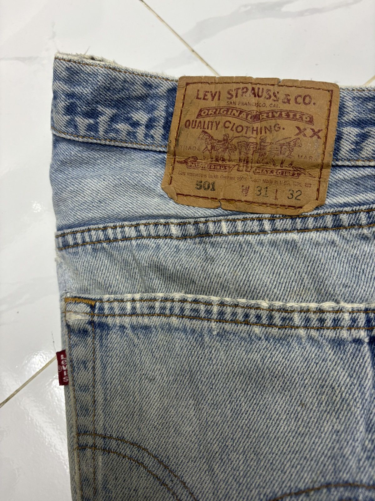 Levi's Vintage LEVIS 501 Kurt Cobain Distressed Denim Jeans Style Size US 31 - 11 Thumbnail