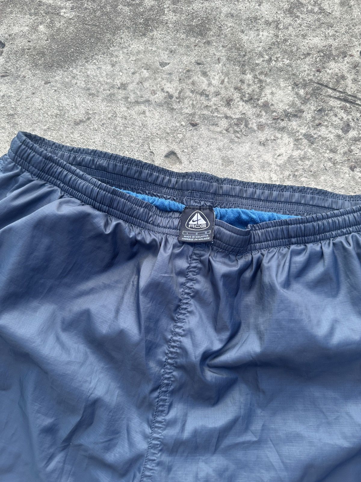 Nike ACG Y2K vintage ACG Nike shorts 90s swoosh Streetwear rare hype Size US 34 / EU 50 - 3 Thumbnail
