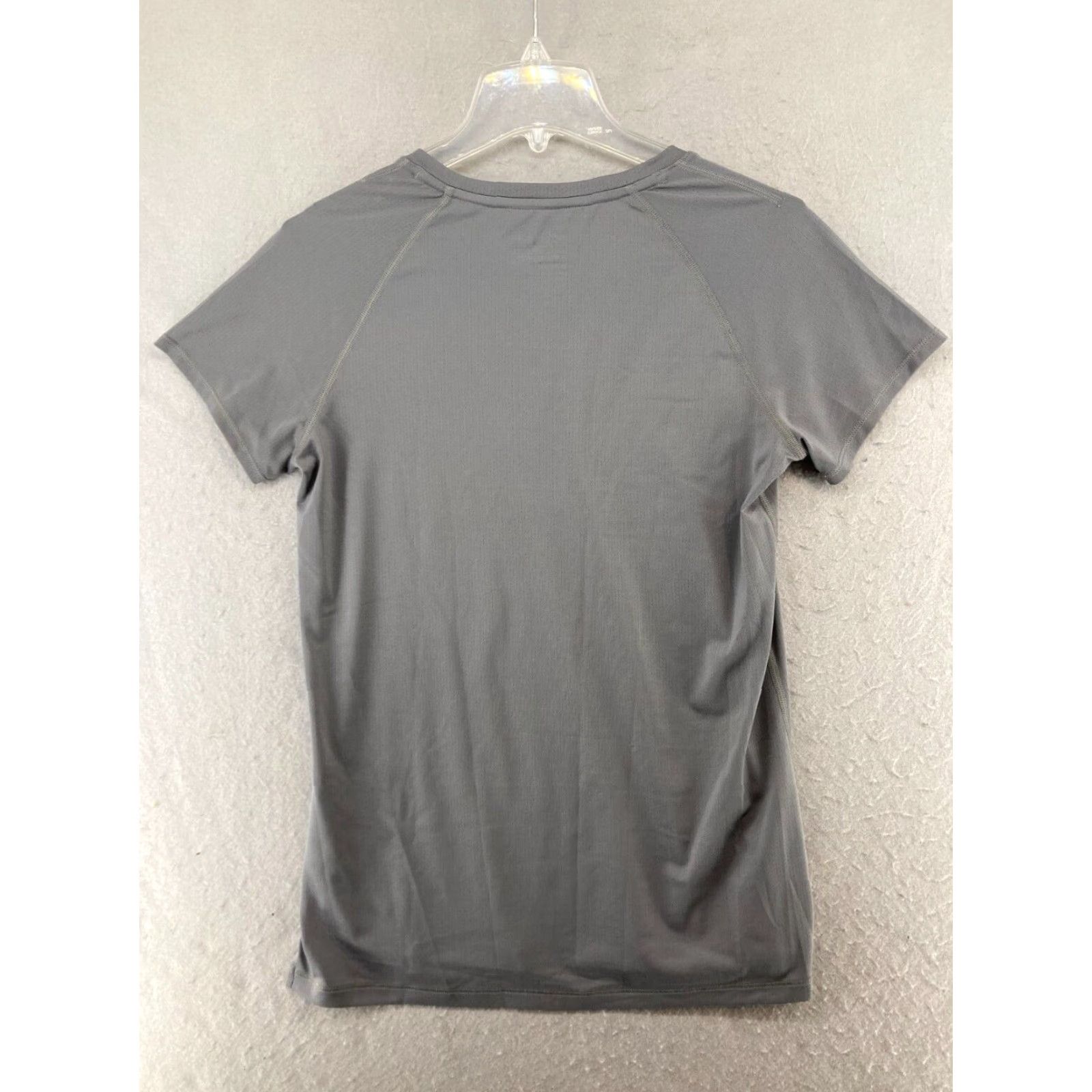 Under Armour Under Armour TShirt Womens Medium Gray HearGear Athletic V-Neck Short Sleeve Breathable Lightweight Moisture Wicking Size M / US 6-8 / IT 42-44 - 7 Thumbnail