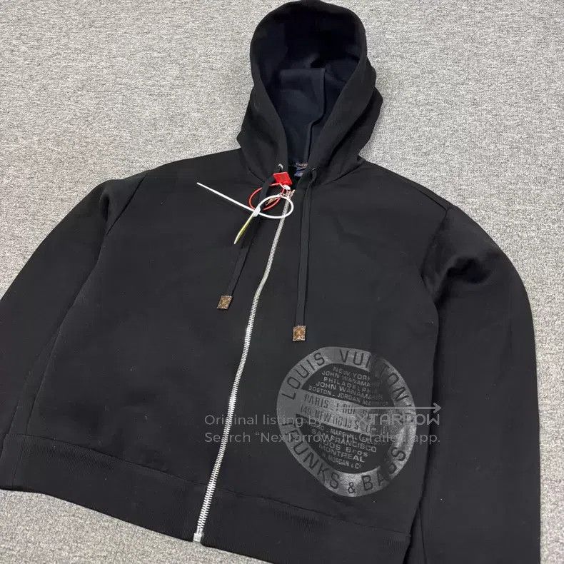 Louis Vuitton Louis Vuitton Badge Logo print black hooded zip sweatshirt Size US XS / EU 42 / 0 - 3 Thumbnail