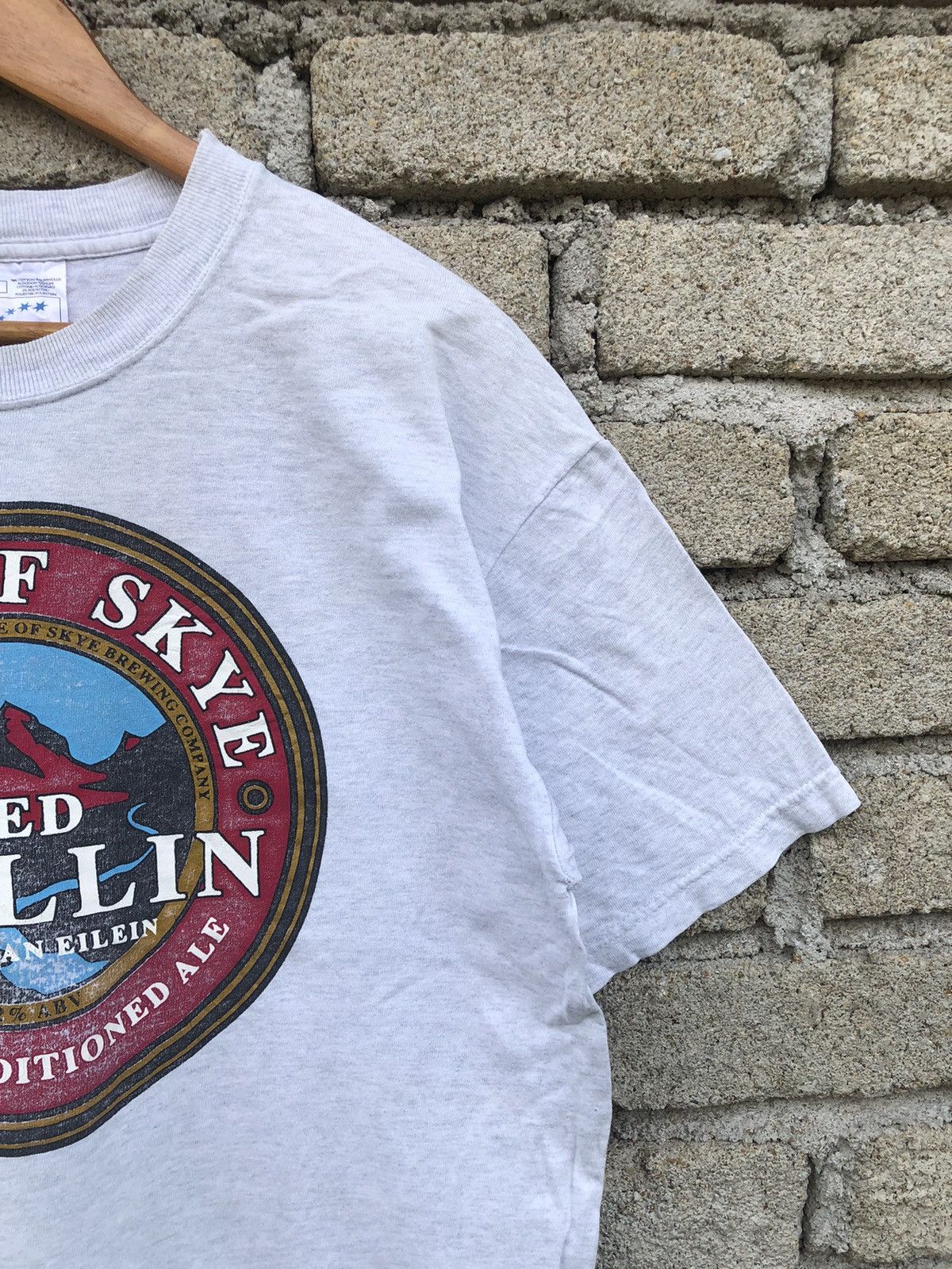 Vintage Vintage 90s The Isle Of Skye Brewery Leann An Eilein Tee Size US M / EU 48-50 / 2 - 6 Thumbnail