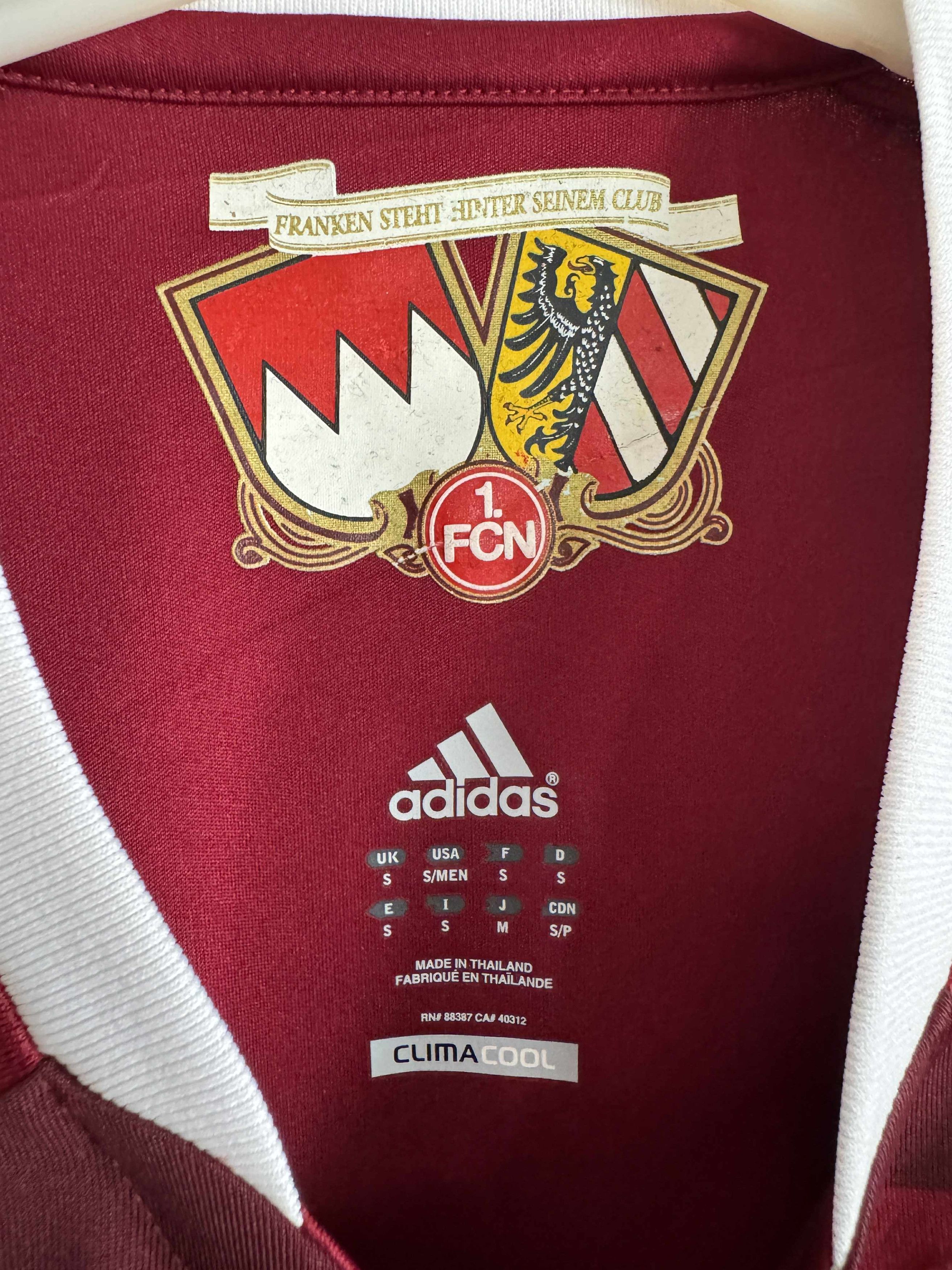 Vintage FC Nurnberg 2011/12 Home Shirt Signed All squad Size US S / EU 44-46 / 1 - 3 Thumbnail