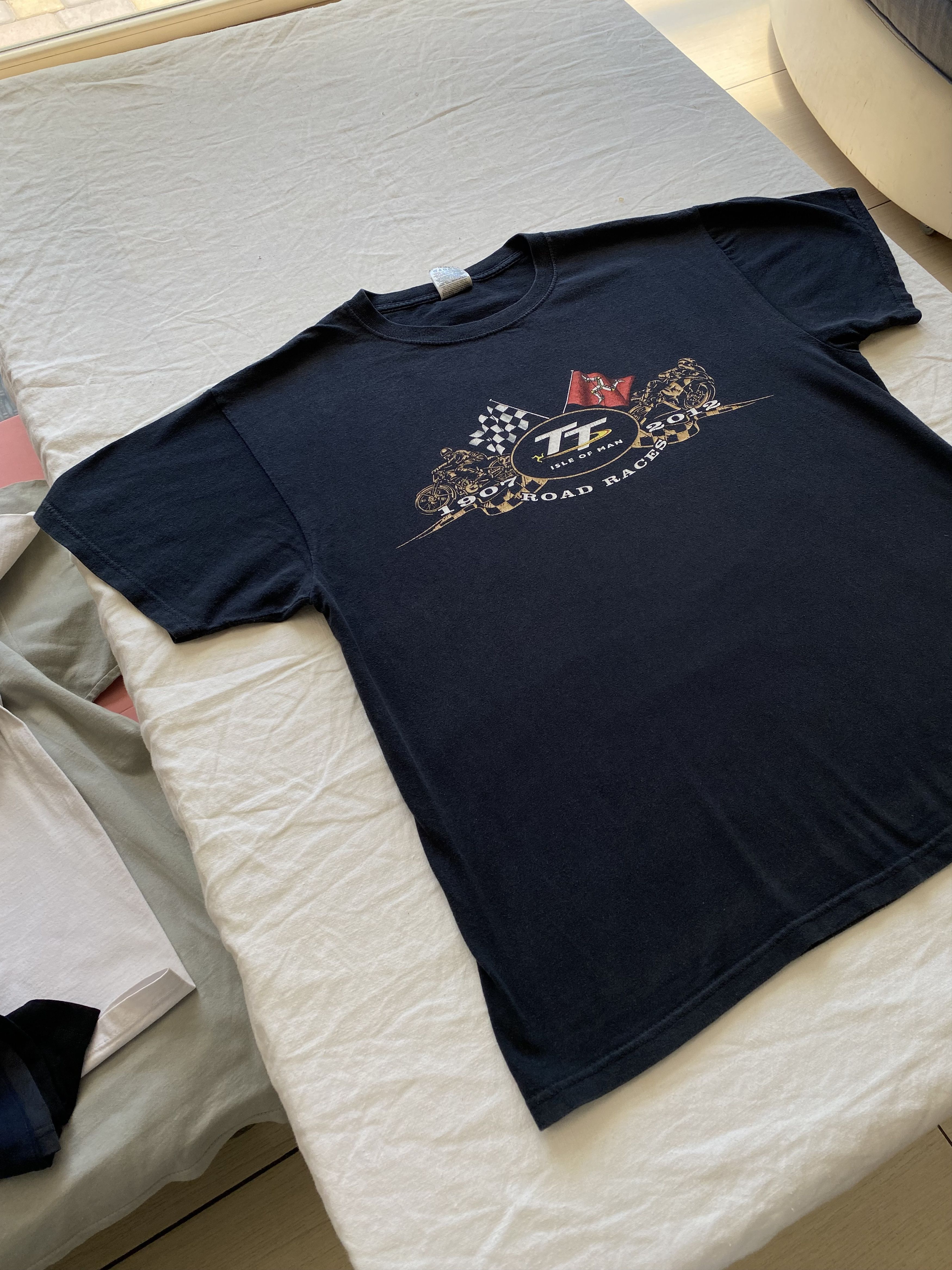 Vintage TT Isle Of Man Vintage 2012 Road Races Moto Racing T-shirt Size US L / EU 52-54 / 3 - 11 Thumbnail