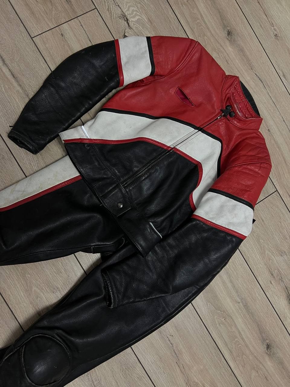 Dainese Dainese Vintage 2 piece Leather Suit Motorcycle EUR 44 Size US S / EU 44-46 / 1 - 12 Thumbnail