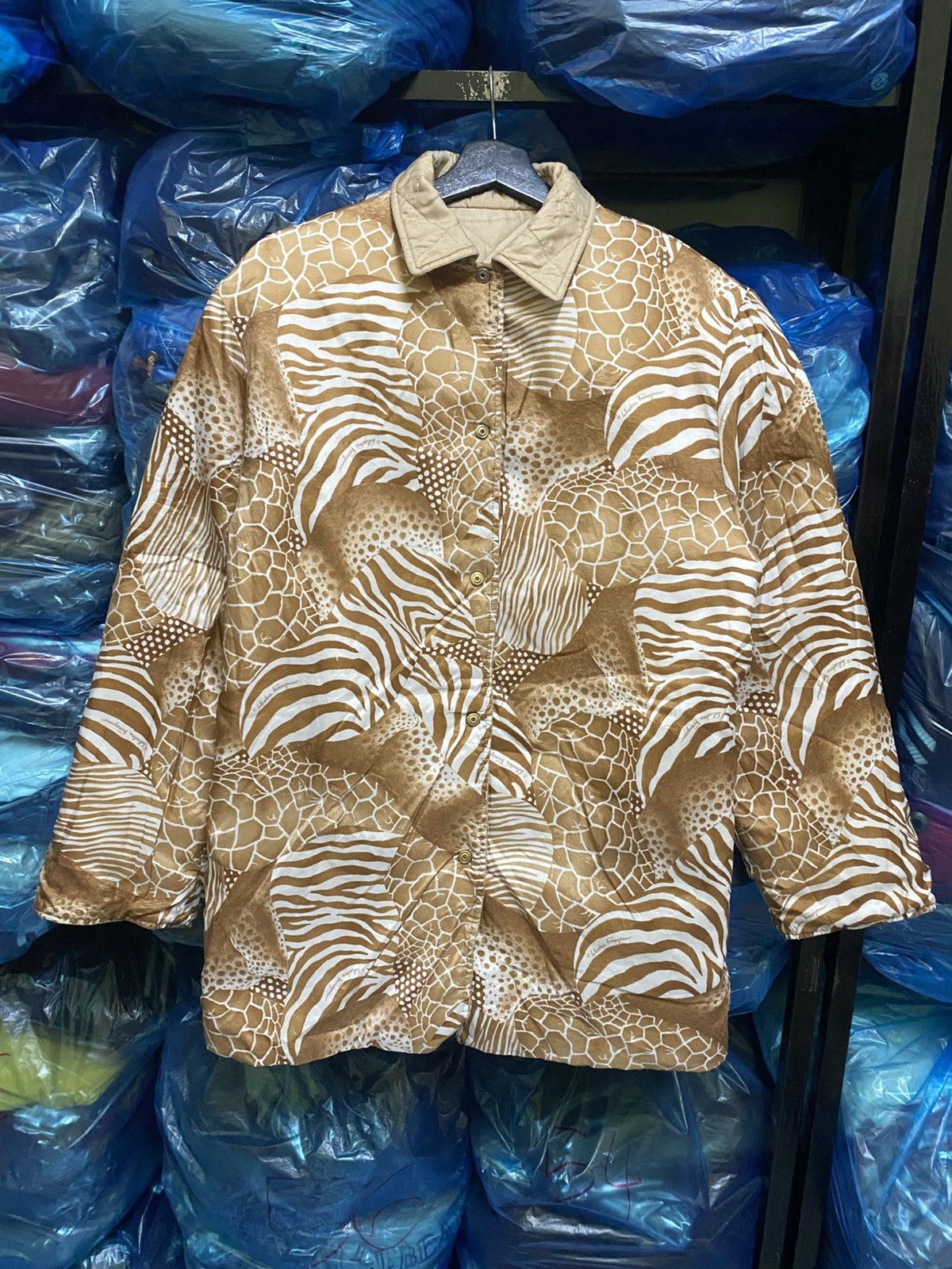 Salvatore Ferragamo VINTAGE SALVATORE FERRAGAMO ANIMAL PRINTING QUILTED JACKET Size US S / EU 44-46 / 1 - 1 Thumbnail