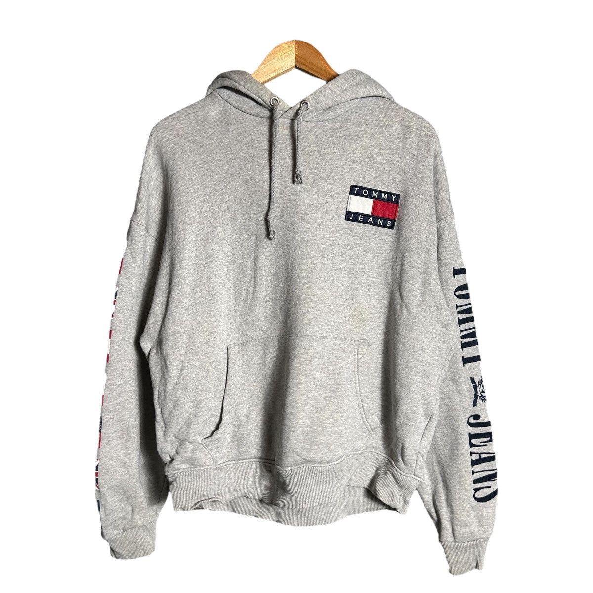 Tommy Hilfiger × Vintage Vintage Tommy Hilfiger Big Logo Hoodie Size XL / US 12-14 / IT 48-50 - 1 Thumbnail