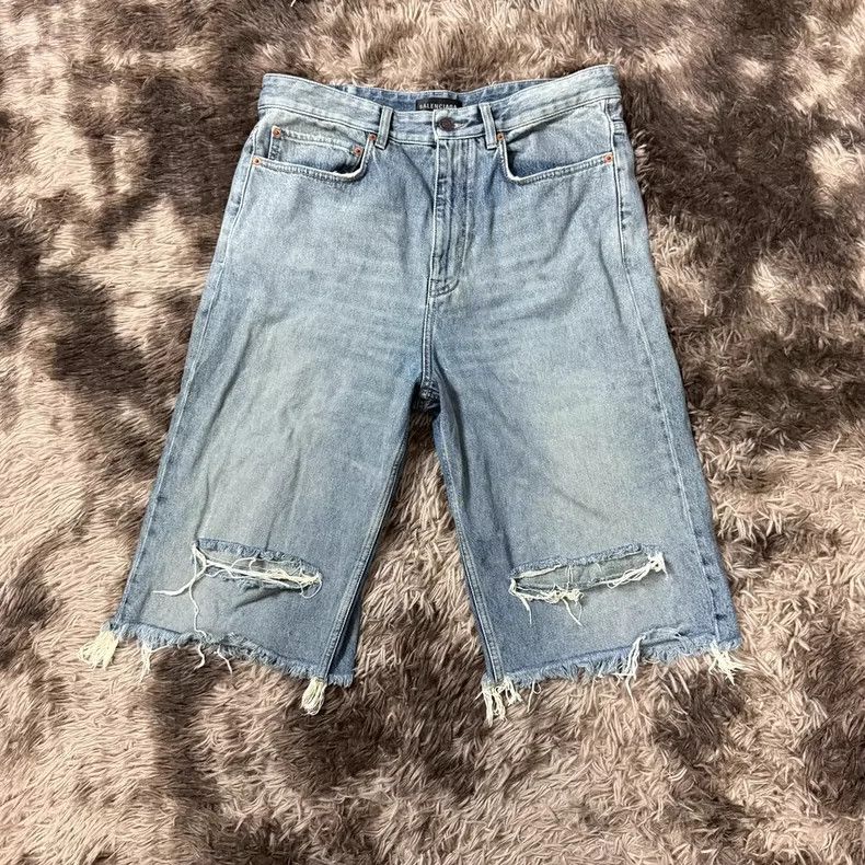 Balenciaga Balenciaga Distressed Baggy Denim Shorts - dmc Size US 29 - 1 Thumbnail