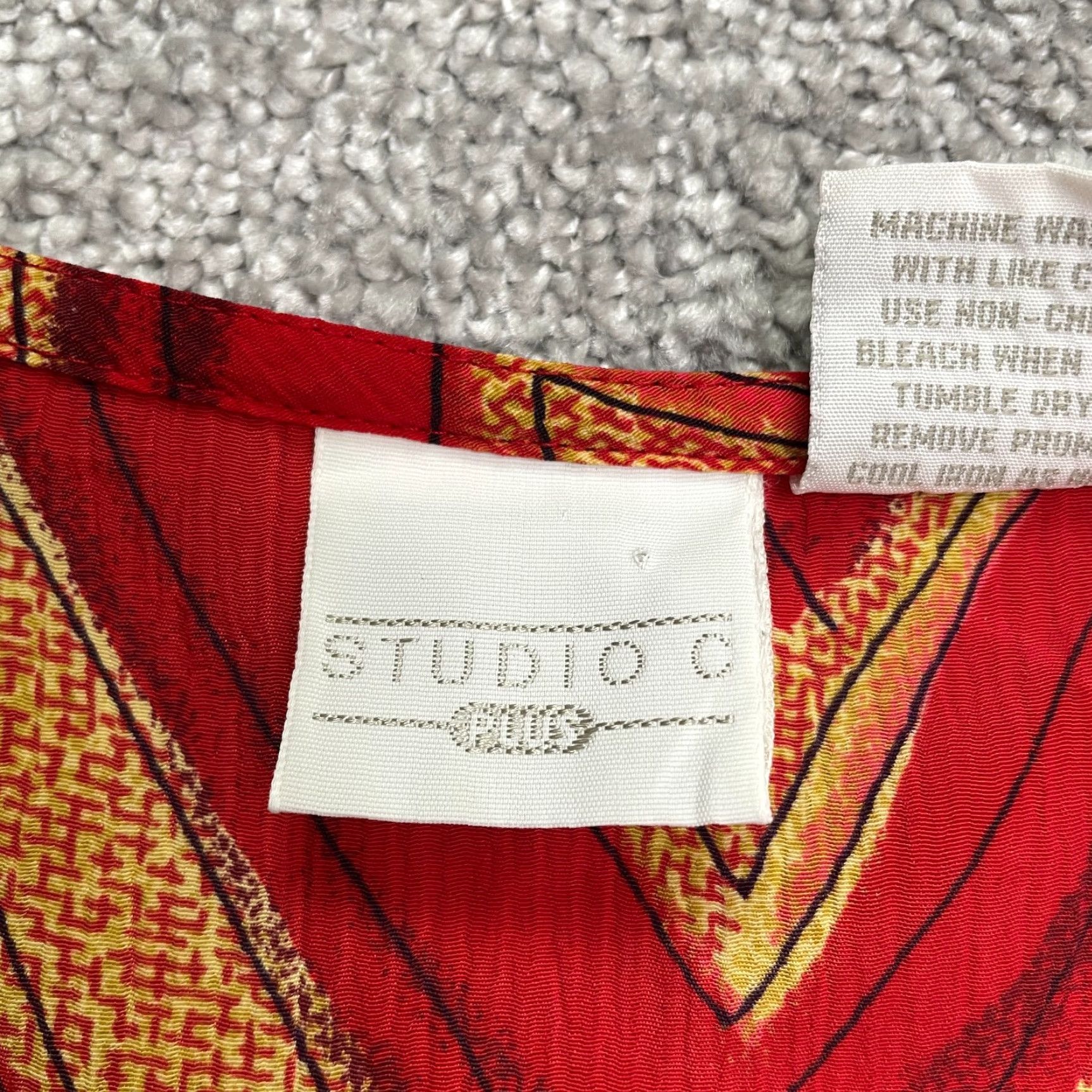Vintage Studio C Collarless Button Down Blouse Womens 16W Red Geometric Short Sleeve Casual Shirt Size XXL / US 16-18 / IT 52-54 - 4 Thumbnail