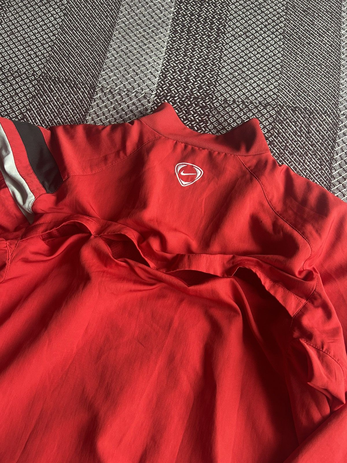 Vintage Vintage Nike Track Jacket Sports Style Red Streetwear SZ L Size US L / EU 52-54 / 3 - 16 Thumbnail
