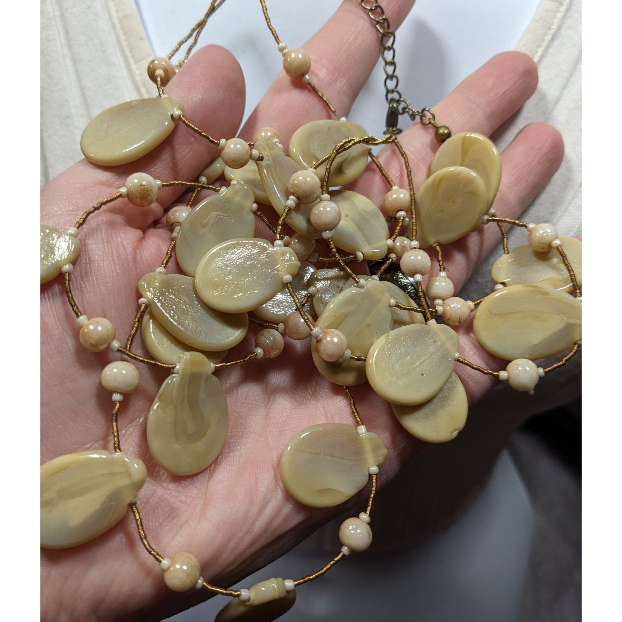 Other Vintage Beige Glass Flat Teardrop Layered Necklace Size ONE SIZE - 3 Thumbnail