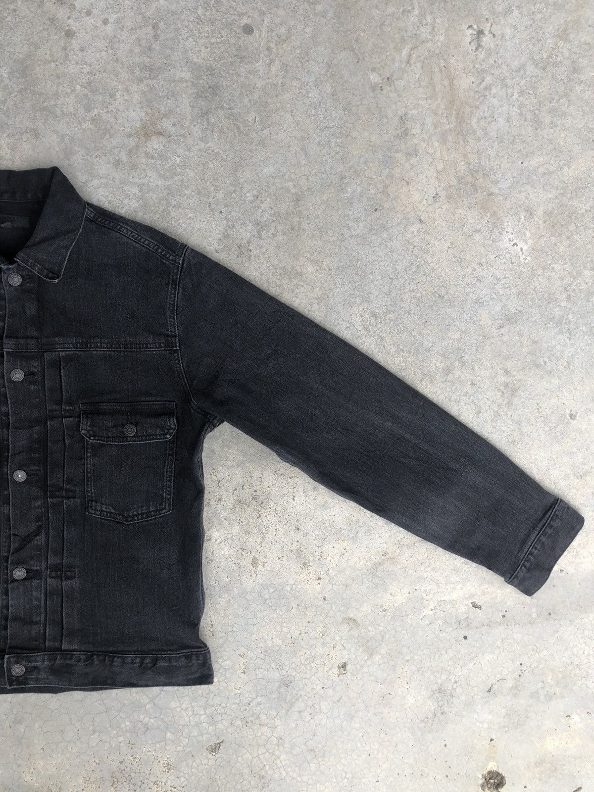 Uniqlo Japanese Uniqlo Type 2 Denim Jacket Distressed Denim Size US L / EU 52-54 / 3 - 4 Thumbnail