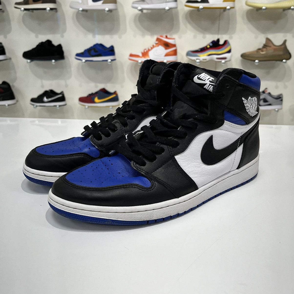 Nike Air Jordan 1 Retro High Royal Toe Size US 12 / EU 45 - 2 Thumbnail