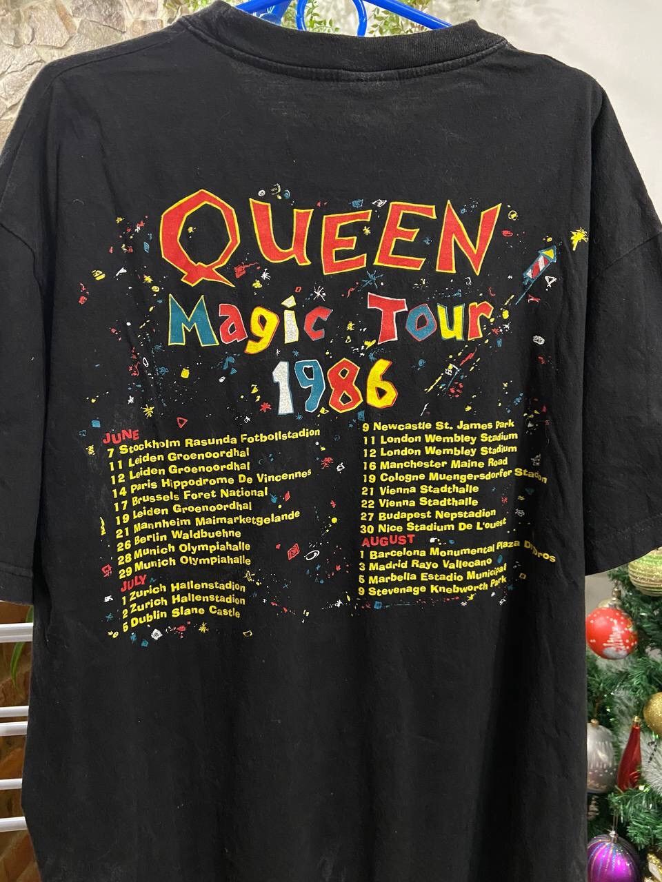 Band Tees Vintage 1986 Queen A King Of Magic All Over Print Band Tee Size US XL / EU 56 / 4 - 12 Thumbnail