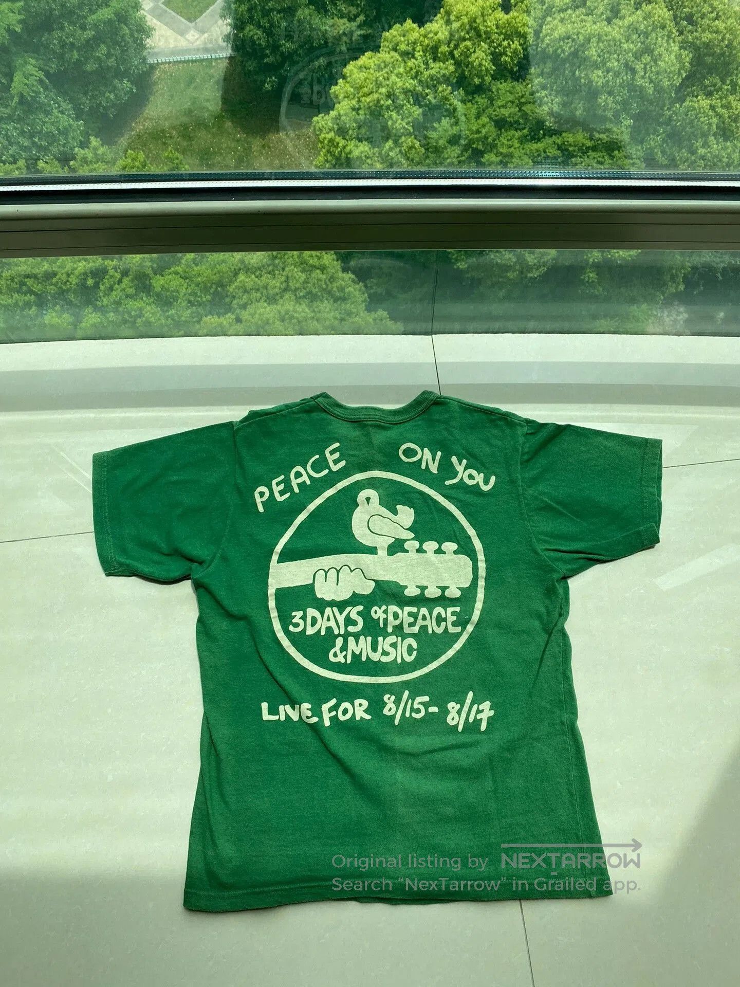 vintage woodstock graphic short sleeve tee.