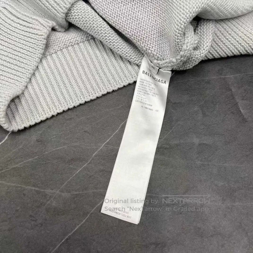 Balenciaga balenciaga lock buckle sweater in white. Size US XL / EU 56 / 4 - 6 Thumbnail