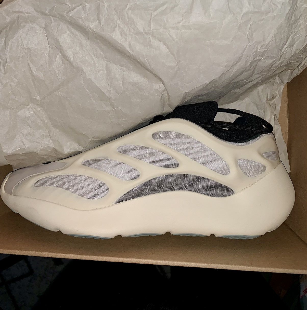 Yeezy x Adidas Yeezy 700 v3 Azael'