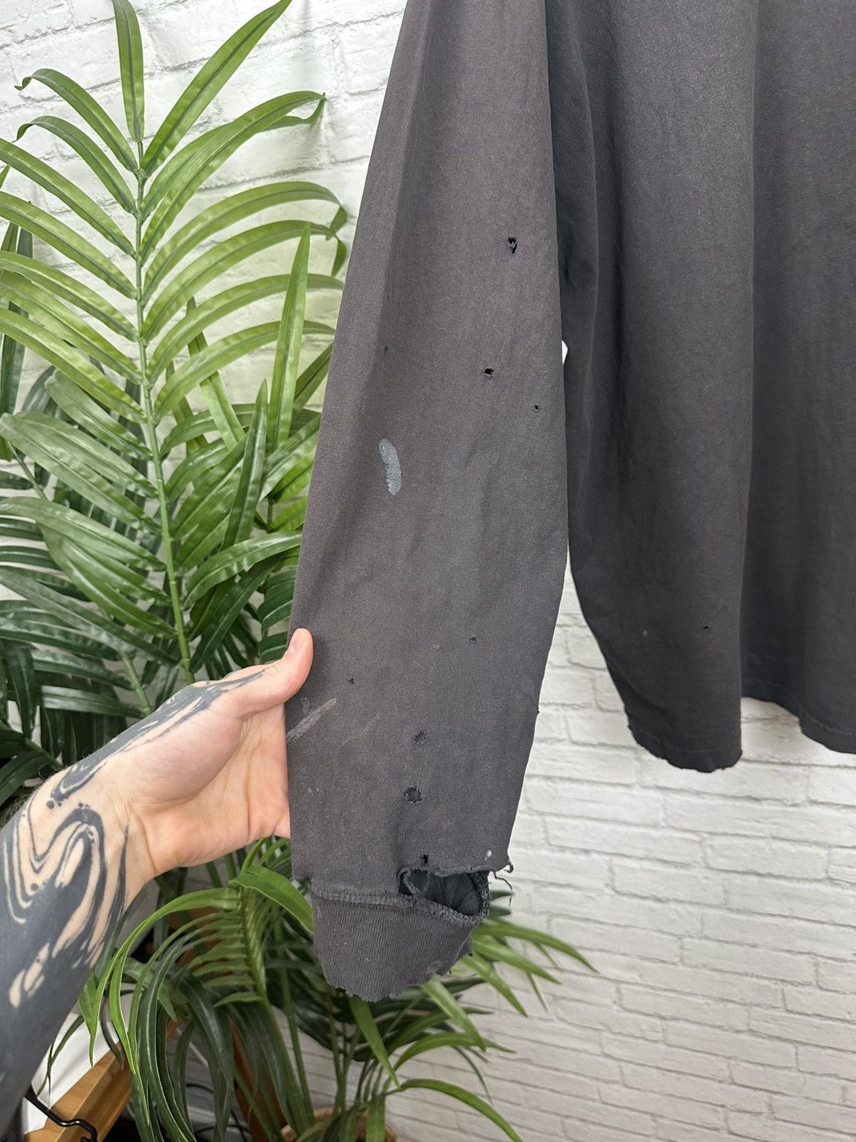 Carhartt (XL) THRASHED OUT FADED Carhartt Longsleeve Tee Size US XL / EU 56 / 4 - 15 Thumbnail