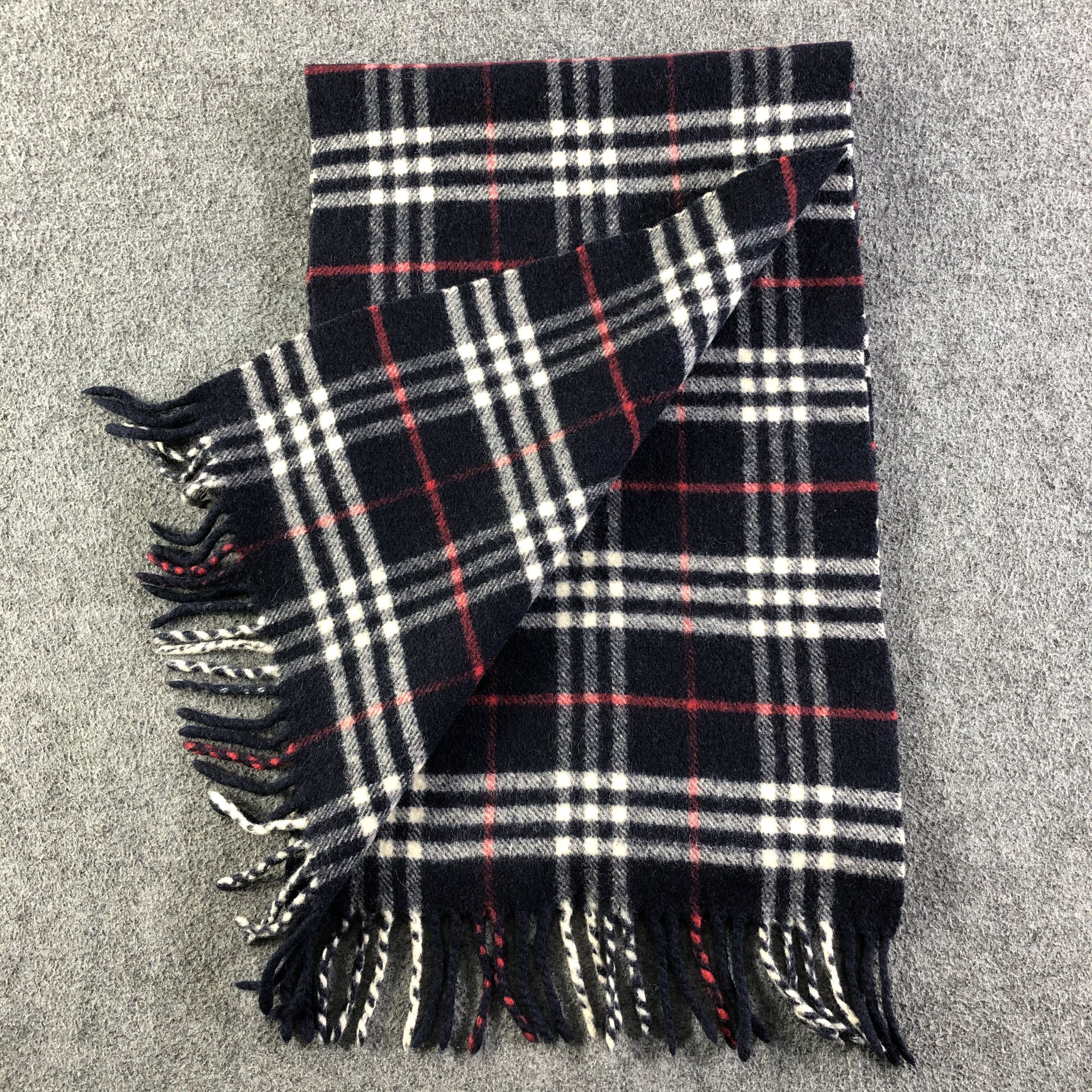 Burberry Scarf / Muffler / Neckwear P108