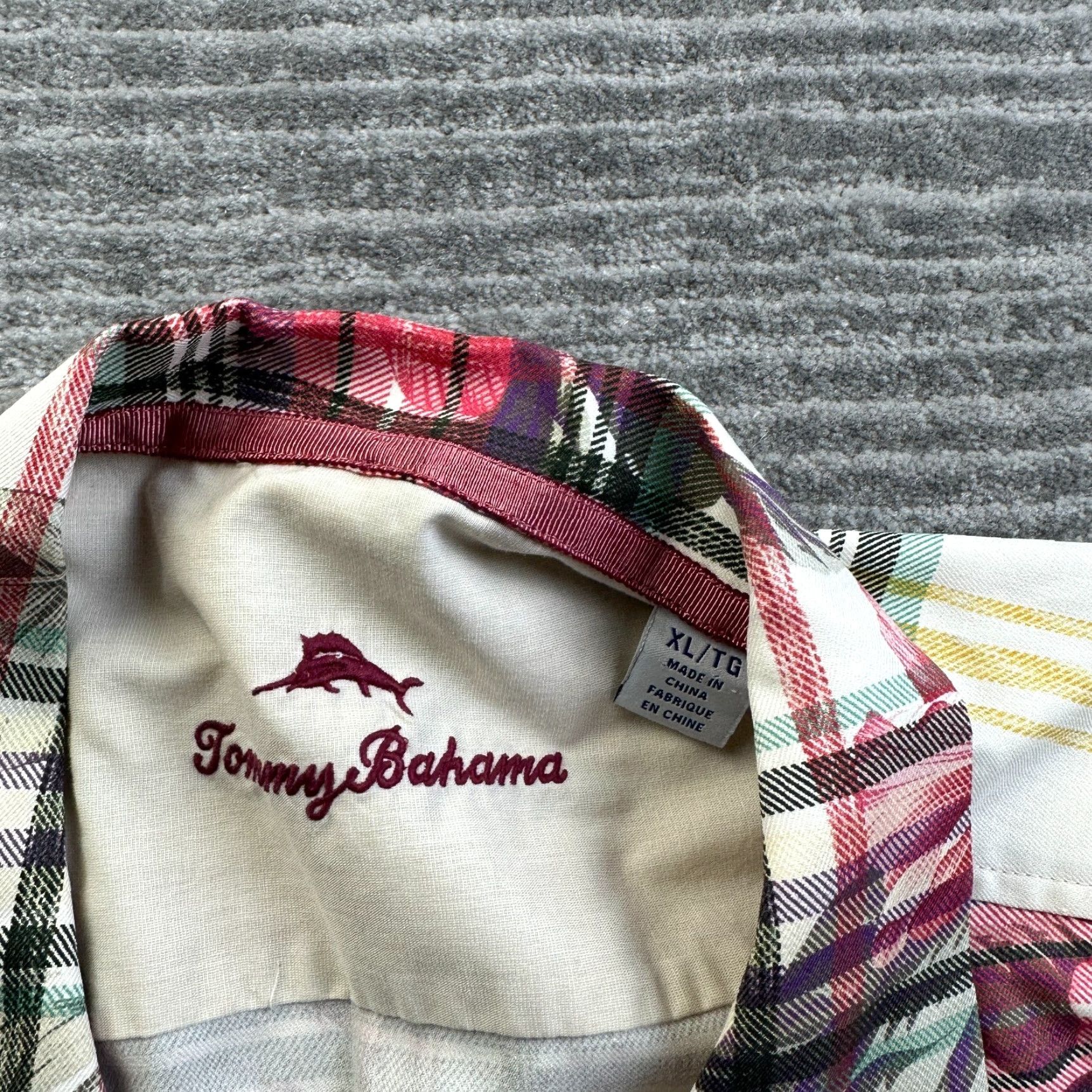Tommy Bahama Tommy Bahama Shirt Mens XL Red Silk Floral Plaid Button-Up Short Sleeve Casual Beach Hawaiian Tropical Size US XL / EU 56 / 4 - 6 Thumbnail
