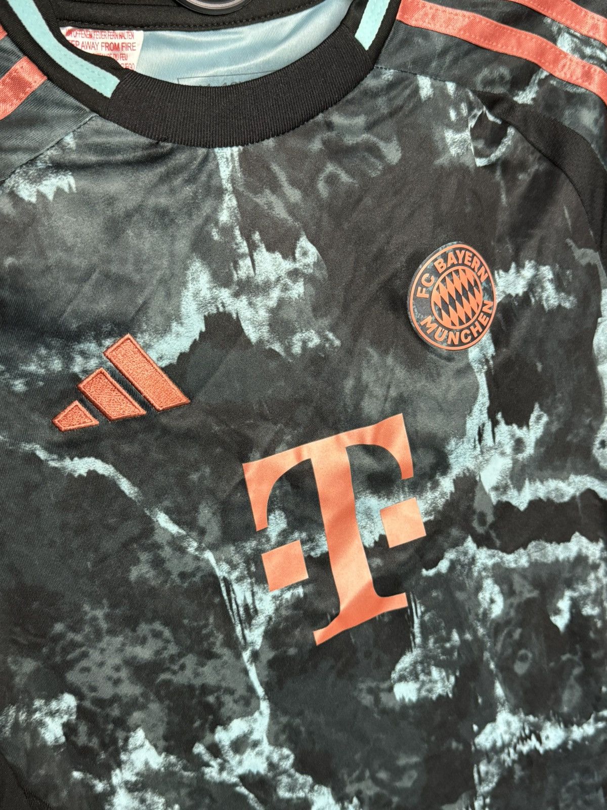 Adidas KIDS New Bayern Munchen 24/25 Away Football Jersey T-Shirt Size US S / EU 44-46 / 1 - 3 Thumbnail