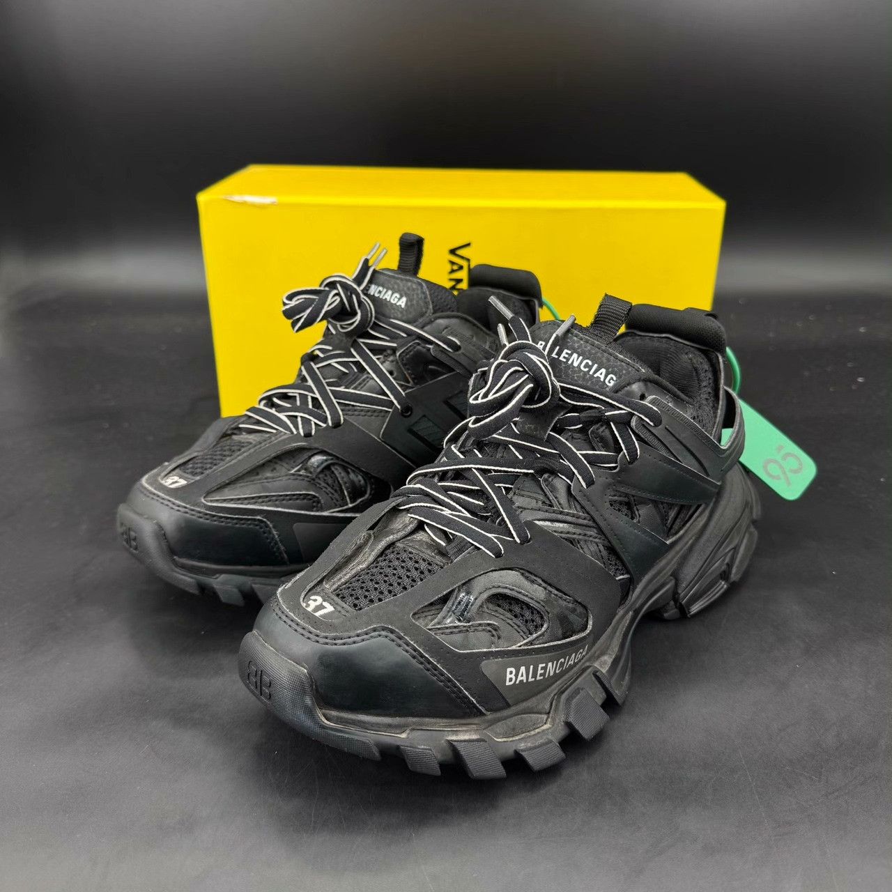 Balenciaga Balenciaga Black Lowtop Sneakers 37 Men Size US 5 / EU 37 - 1 Thumbnail