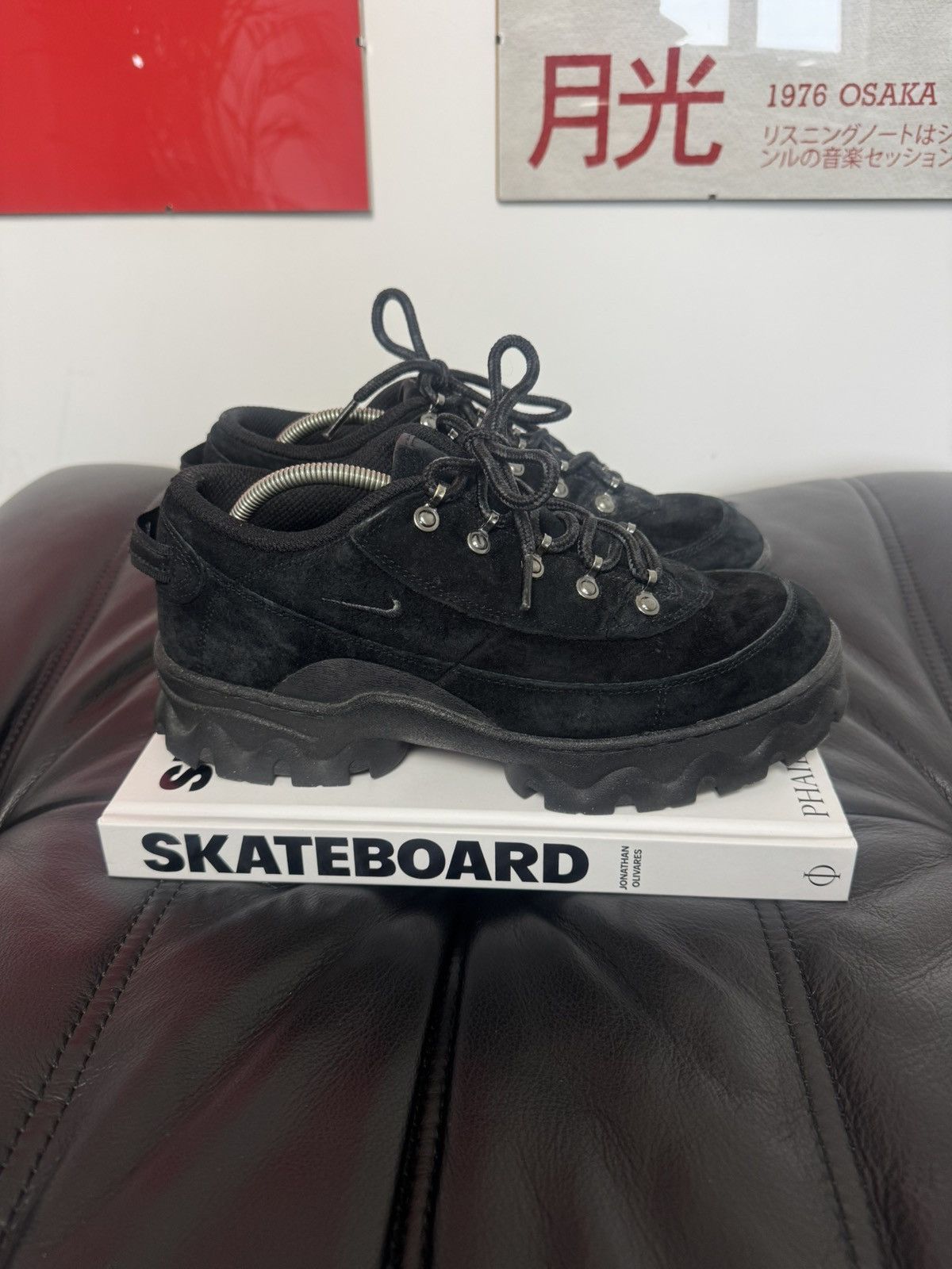 Nike Nike Lahar Low „Triple Black” Gorpcore Suede Swoosh Rare Size US 7.5 / EU 40-41 - 1 Thumbnail