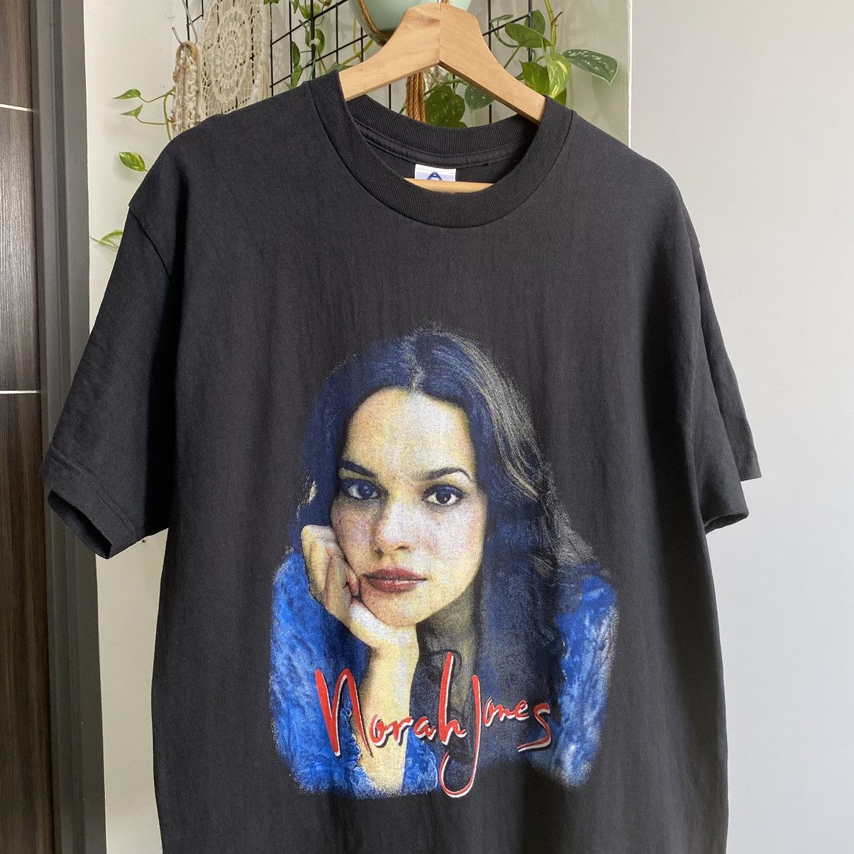 Band Tees Vintage Y2K Norah Jones Singer Tour ERD GRUNGE THRASHED TEE Size US L / EU 52-54 / 3 - 3 Thumbnail