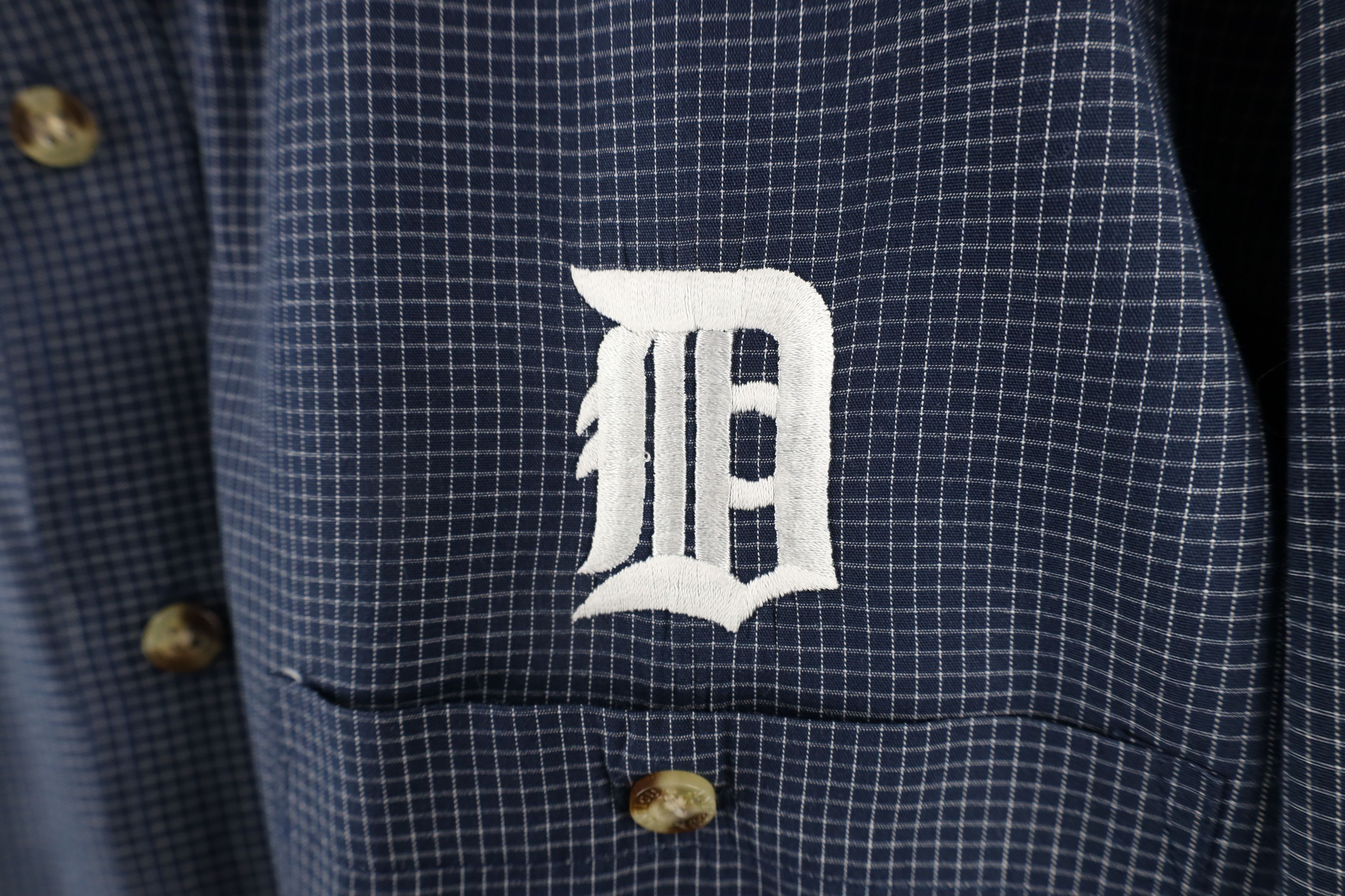 Vintage Vintage 90s Tigers Old English D Collared Button Down Shirt Size US L / EU 52-54 / 3 - 4 Thumbnail
