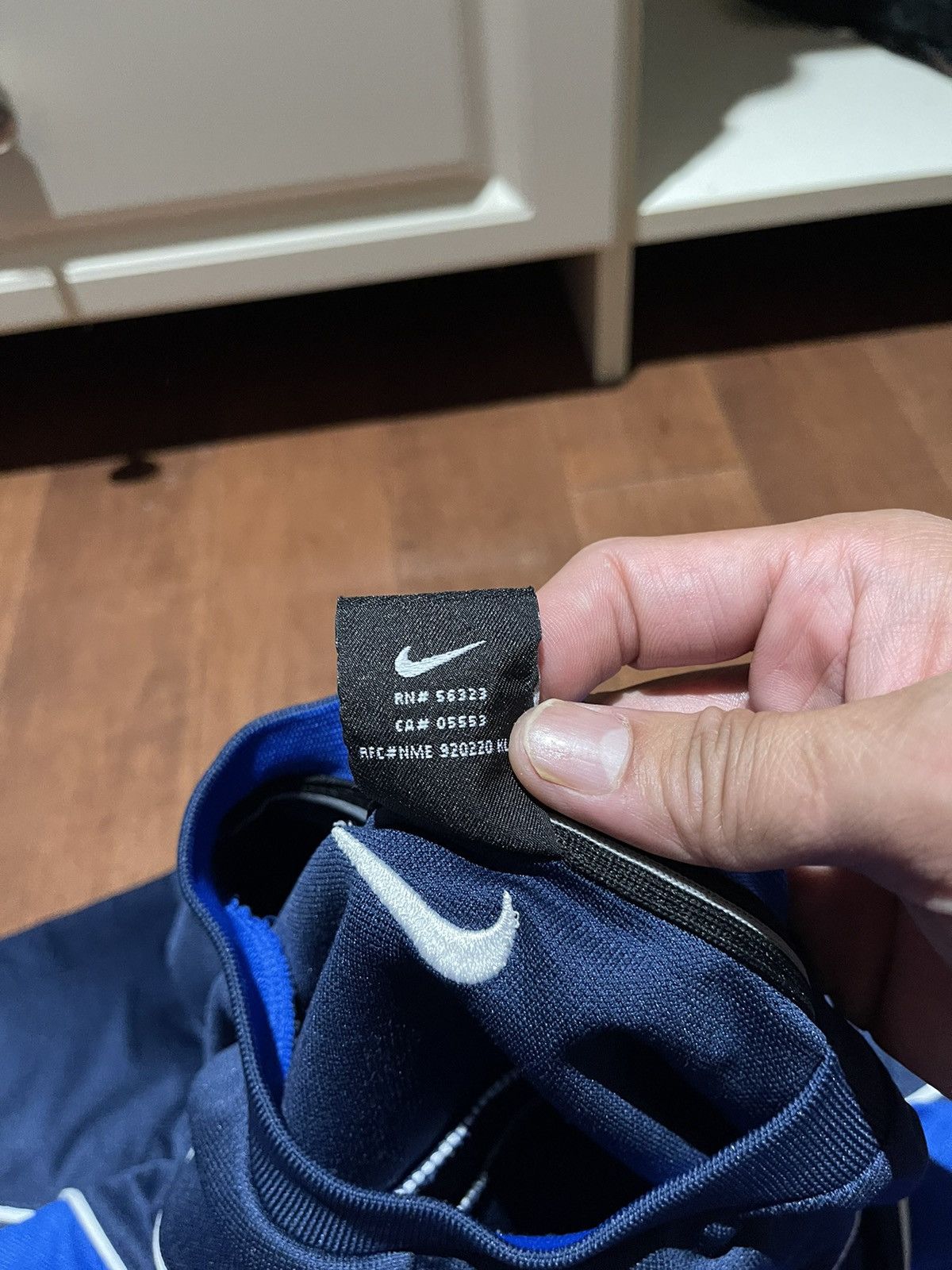 Nike Vintage Y2K Nike Centre Swoosh Shirt Size US L / EU 52-54 / 3 - 4 Thumbnail