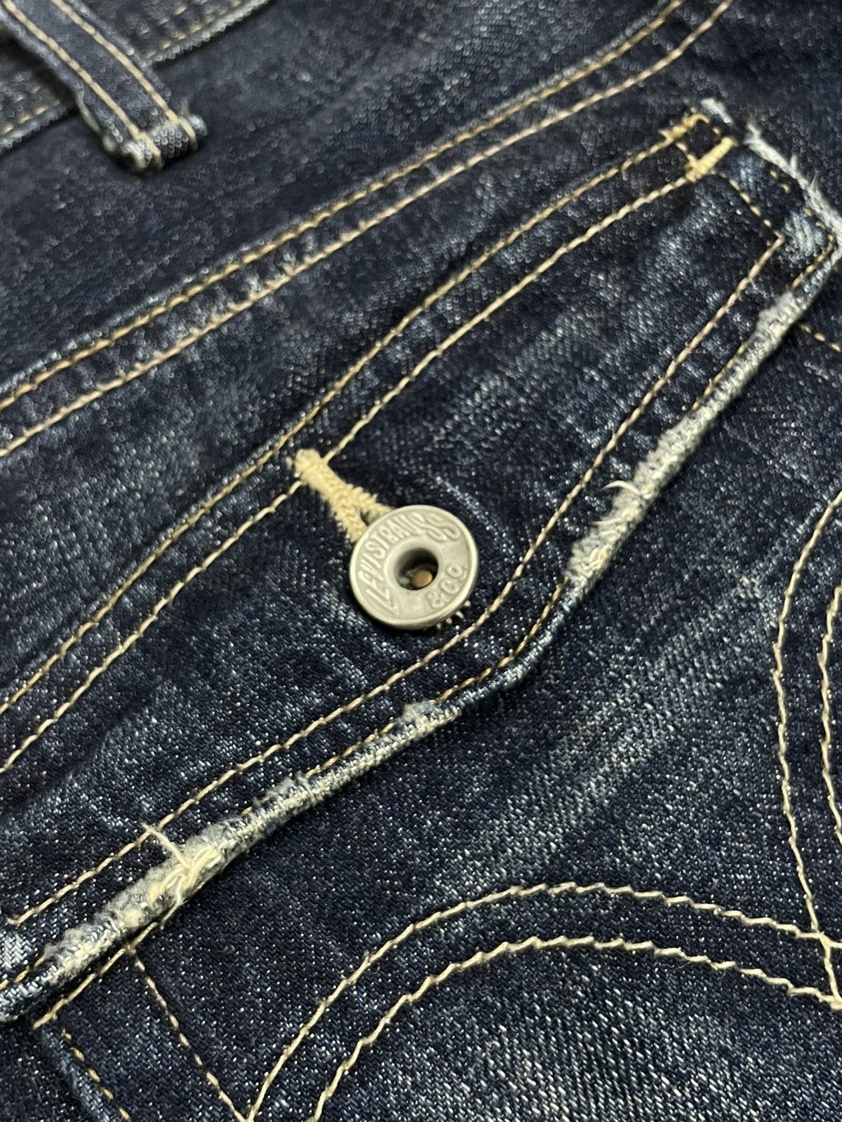 Levi's Levis Whiskering Flare Unisex Button Backpocket Size US 32 / EU 48 - 14 Thumbnail