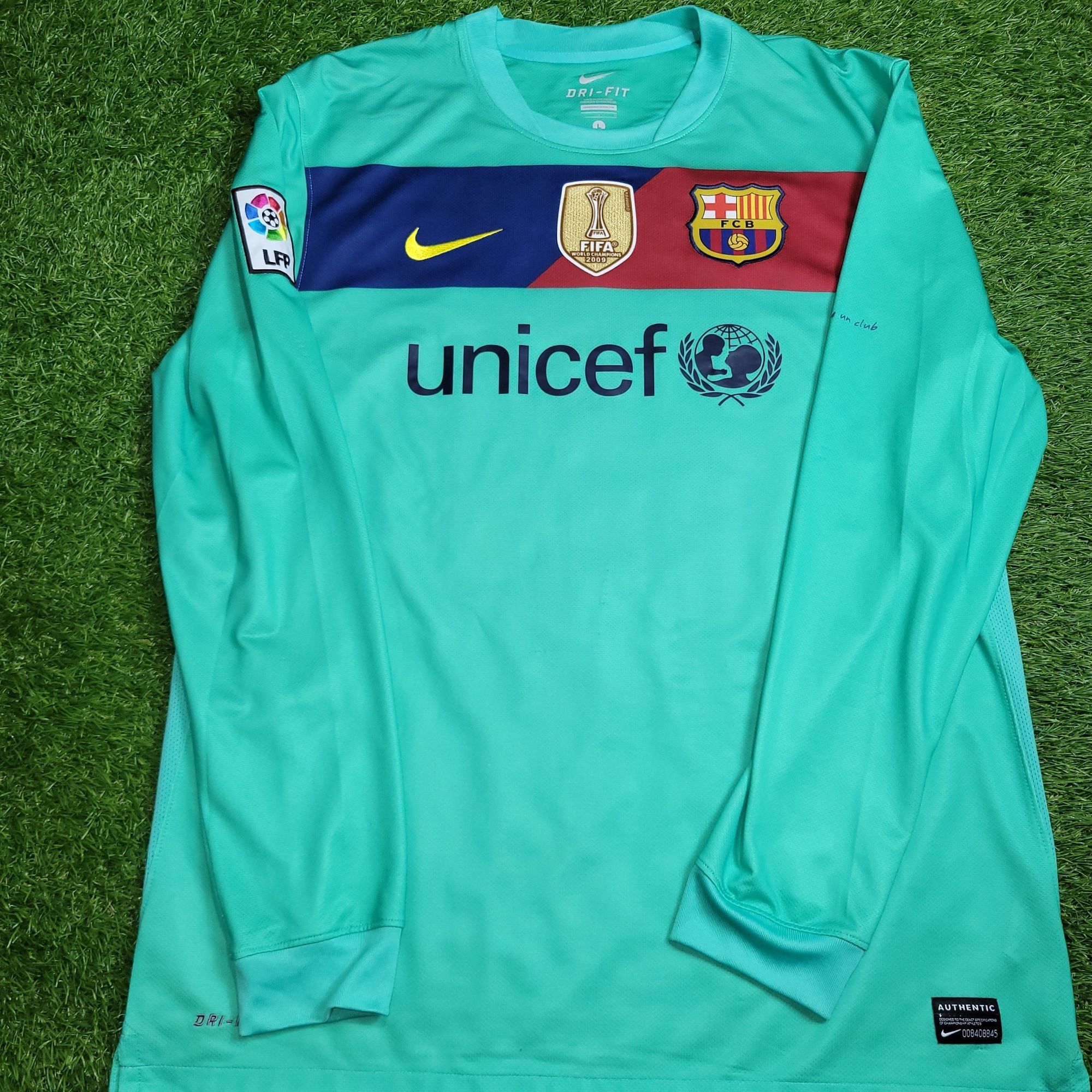 Nike Messi Barcelona 2010 2011 Away Long Sleeve Soccer Jersey L Size US L / EU 52-54 / 3 - 2 Thumbnail