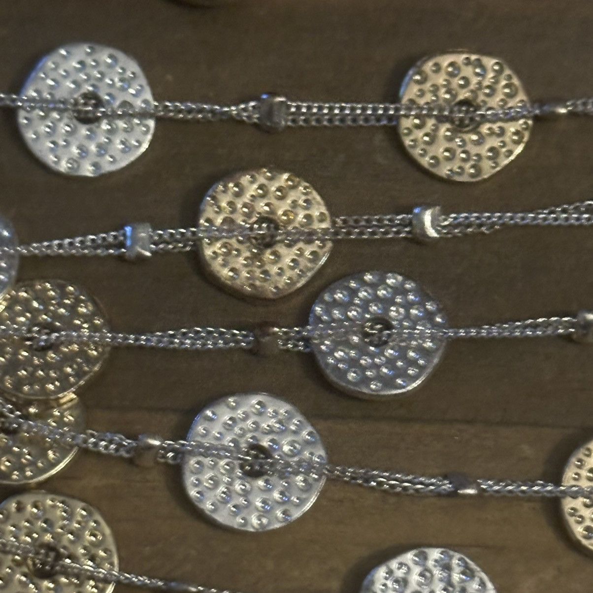 Other Long two tone stationed hammered disc necklace Size ONE SIZE - 4 Thumbnail