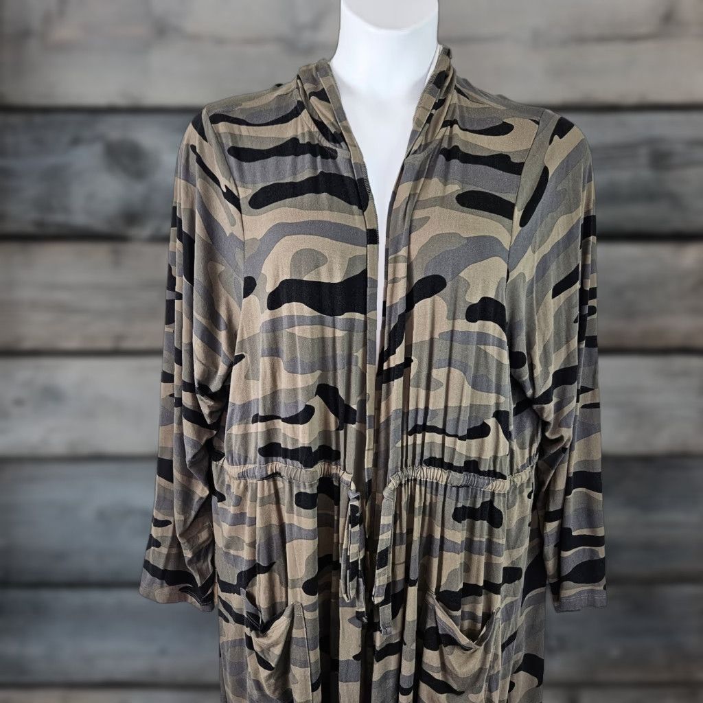 Torrid Torrid Womens Open Front Jacket Knit Plus 5X Multicolor Camouflage Anorak Long Sleeve Black Gray Camo Womens Size XXL / US 16-18 / IT 52-54 - 1 Thumbnail