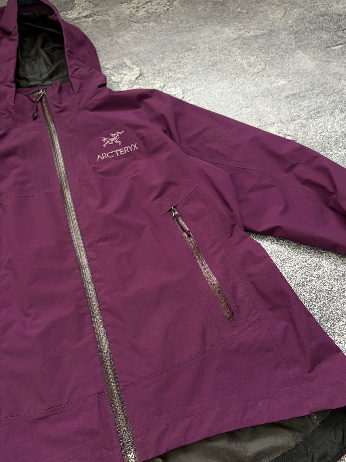 Arc'teryx Rare! Arc'teryx Beta SL Women’s Purple GORE-TEX Jacket S Size S / US 4 / IT 40 - 11 Thumbnail