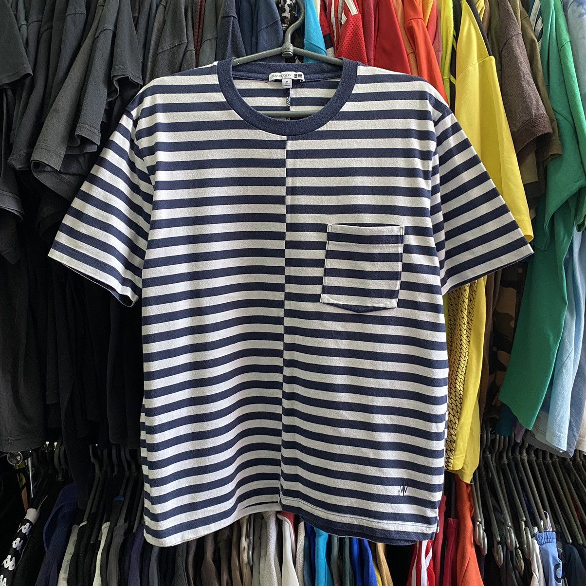 JW Anderson × Uniqlo Men’s Uniqlo x J.W. Anderson small logo designer tee Size US M / EU 48-50 / 2 - 1 Thumbnail