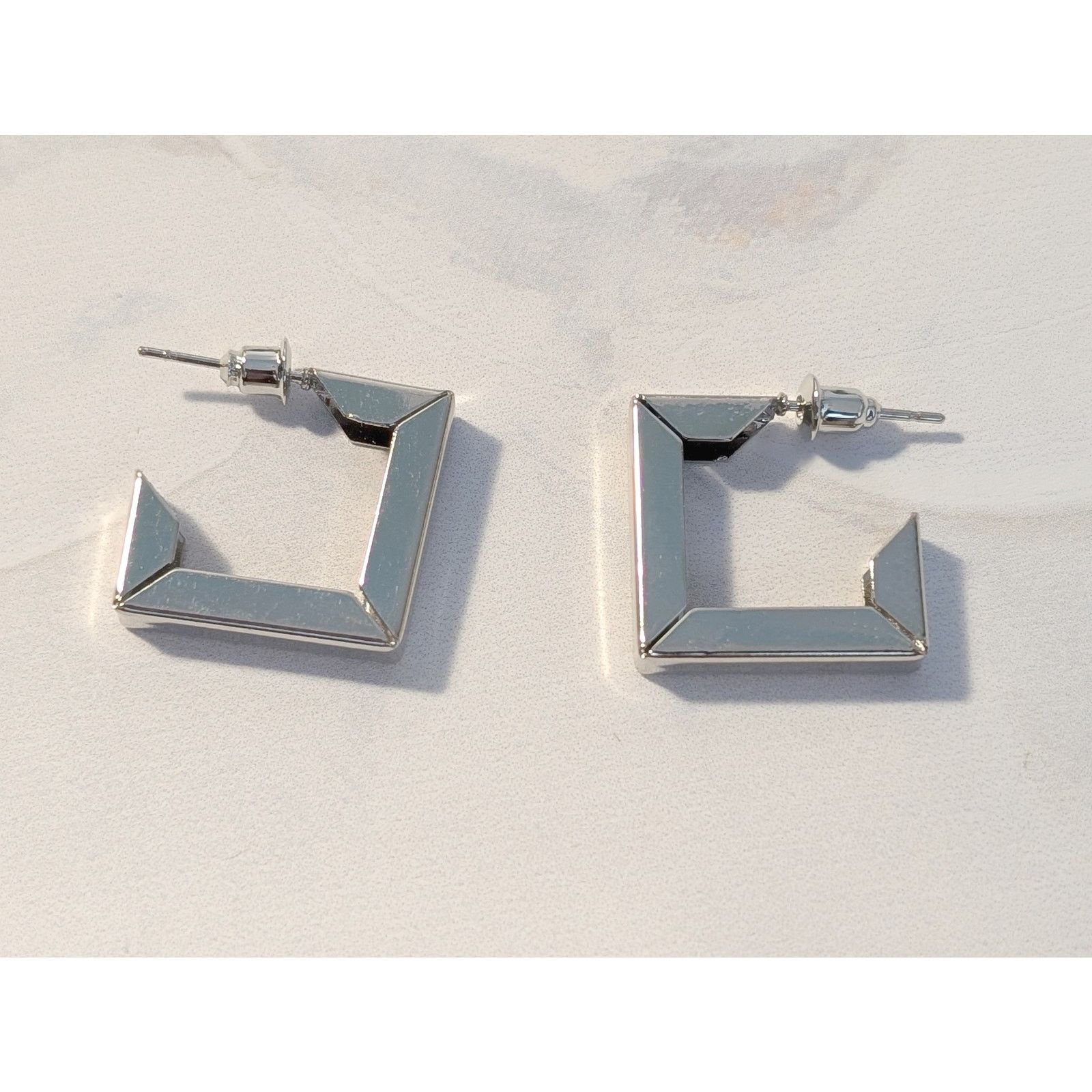 Vintage Lovely VTG 1980s Silver-Tone Square Geometric Hoop Earrings Size ONE SIZE - 2 Thumbnail