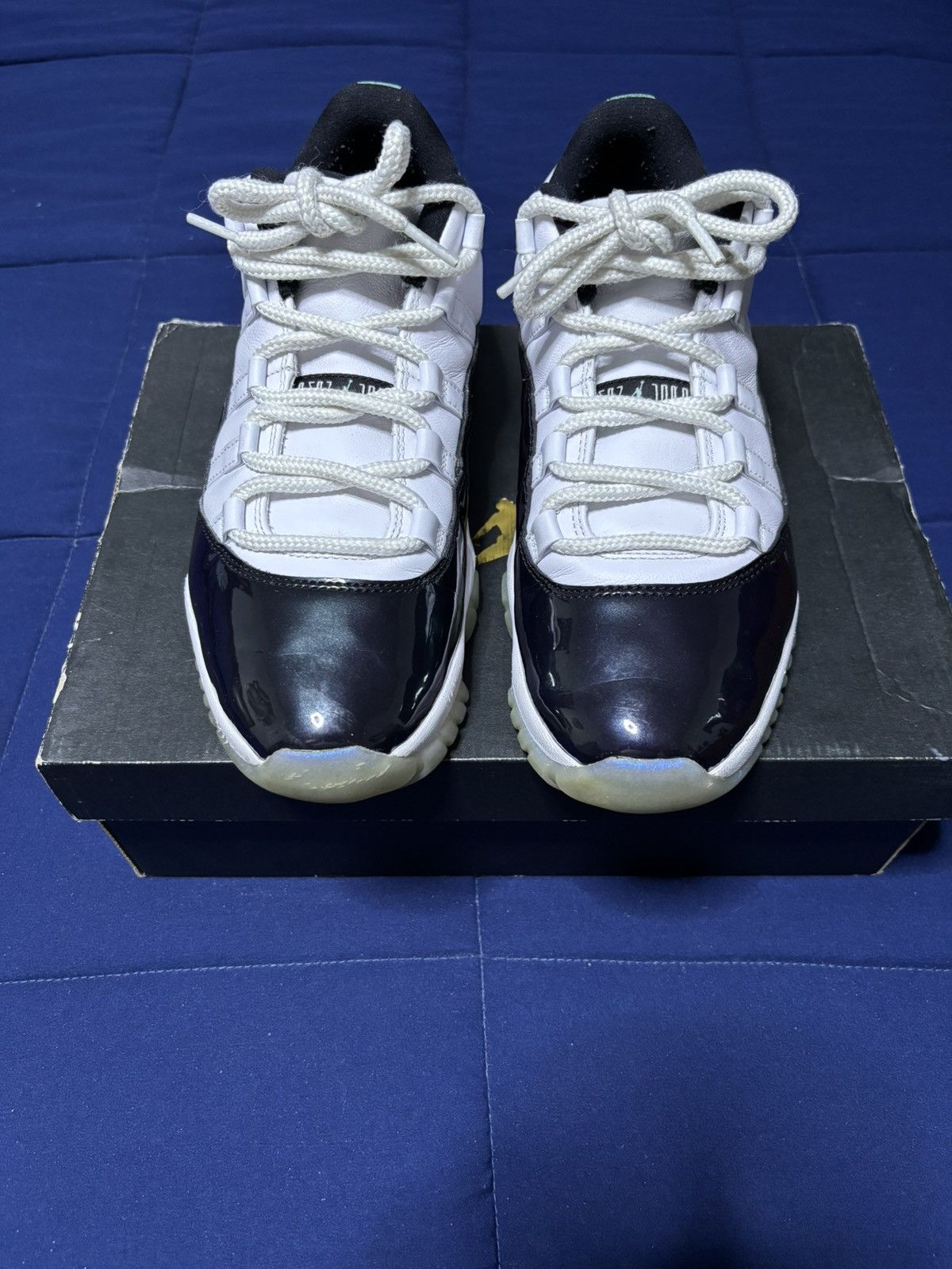Jordan Brand Air Jordan 11 Retro Low Emerald 2018 Size 9 Size US 9 / EU 42 - 2 Thumbnail