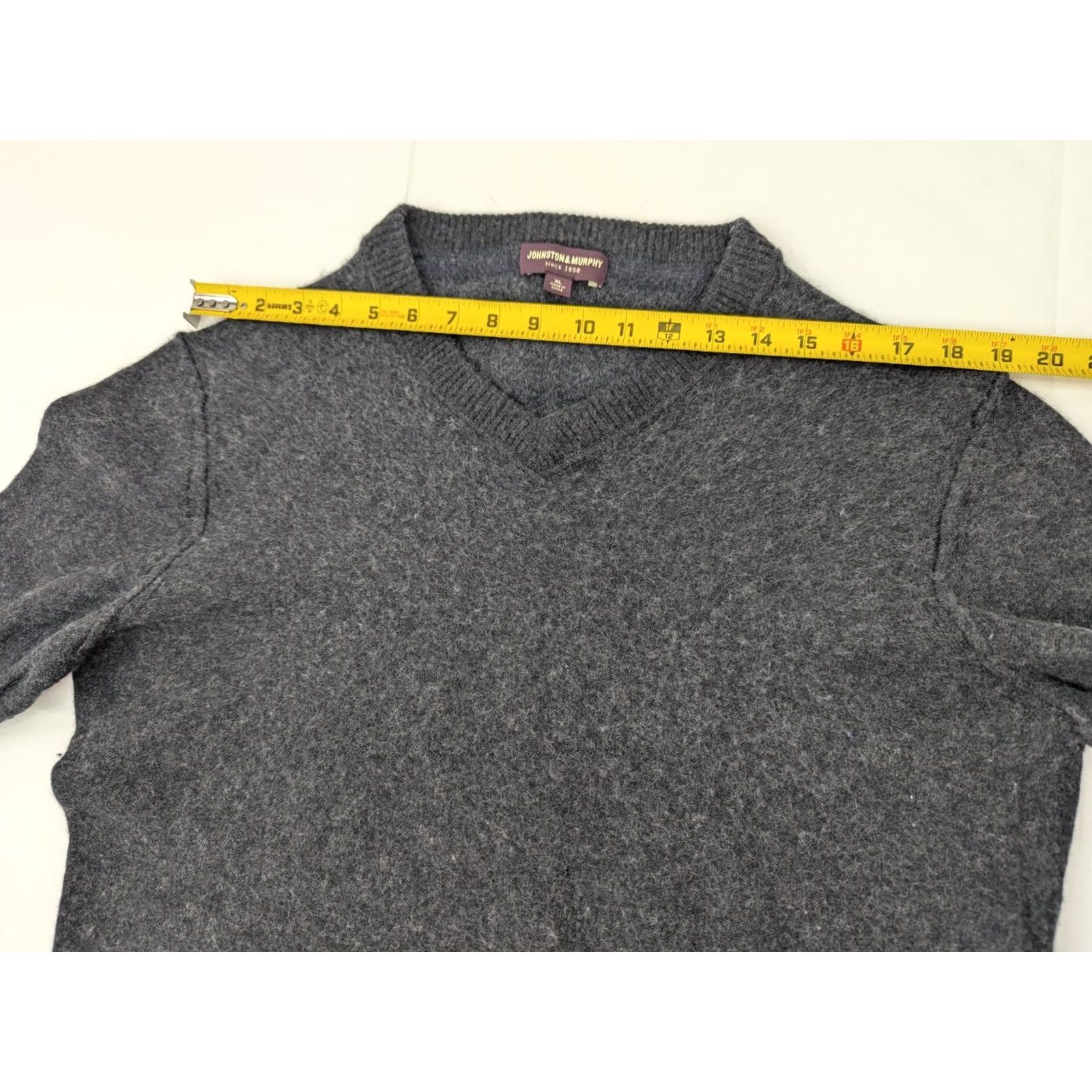 Johnston & Murphy Johnston & Murphy Wool Blend V-Neck Pullover Sweater Men's XL Gray Solid Knit Size US XL / EU 56 / 4 - 7 Thumbnail
