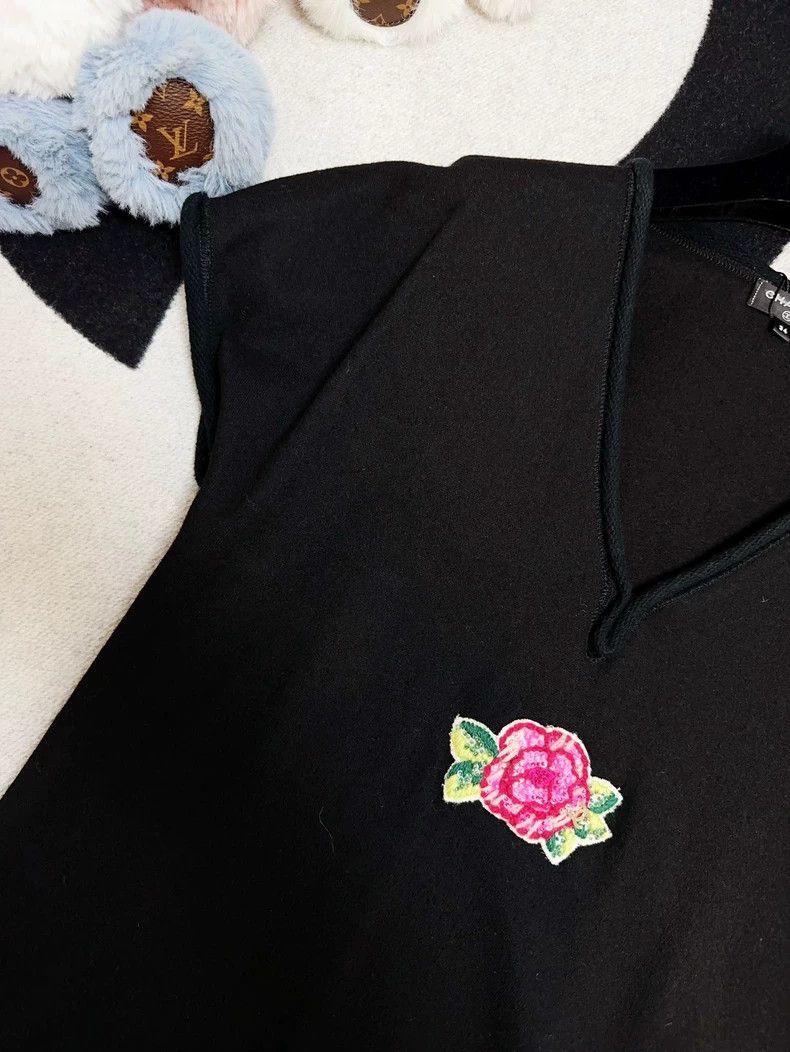Chanel Chanel Black V-neck flower embroidery short sleeves Size XXS / US 00 / IT 34 - 4 Thumbnail