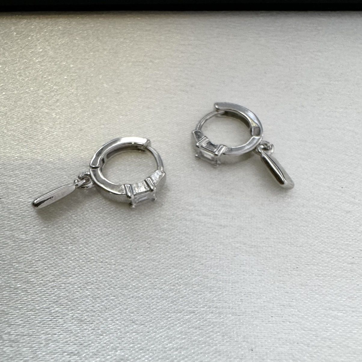 Designer Small Metal Bar Dangle Drop Earrings for Men Women Unisex Size ONE SIZE - 3 Thumbnail