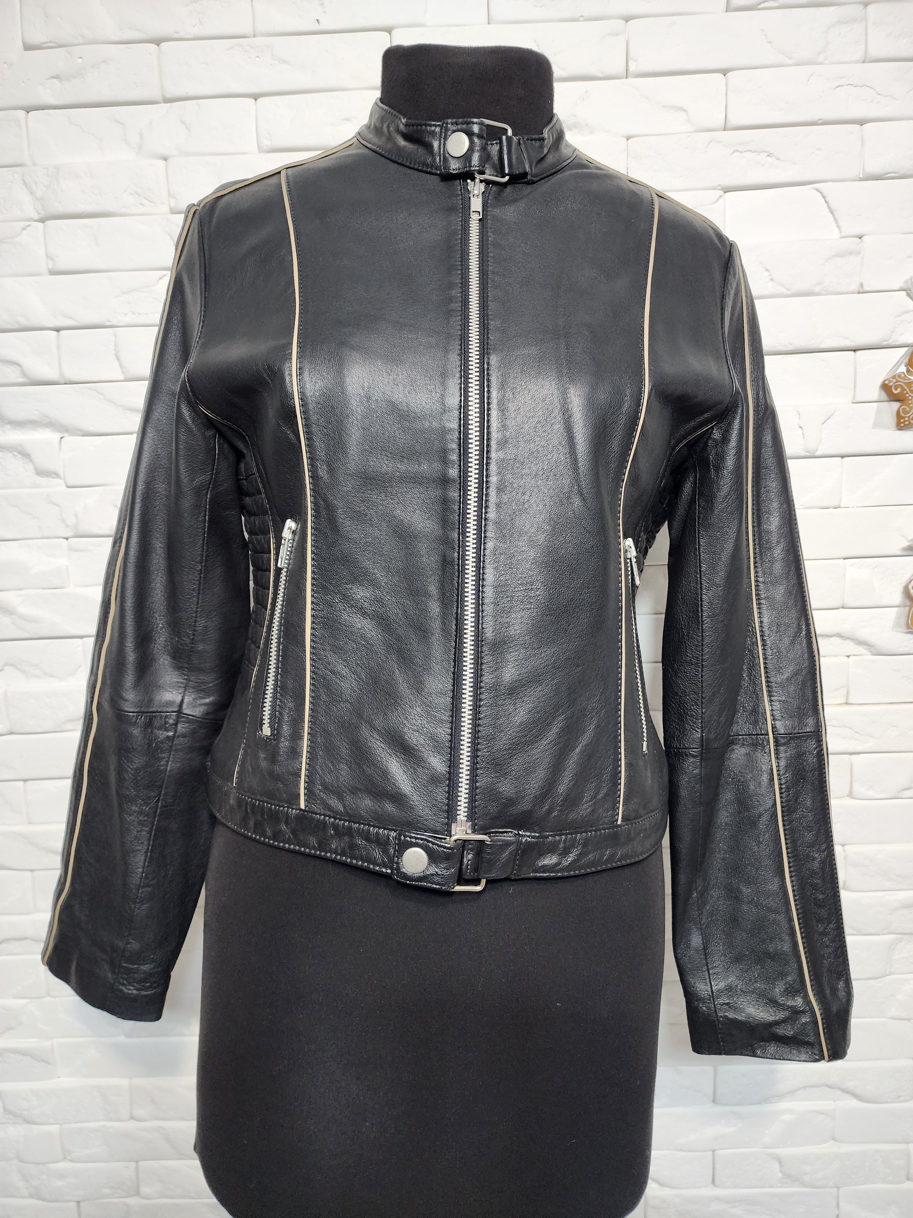 Other Black Leather Women's Jacket: Zippered Sport Style. Size M / US 6-8 / IT 42-44 - 1 Thumbnail
