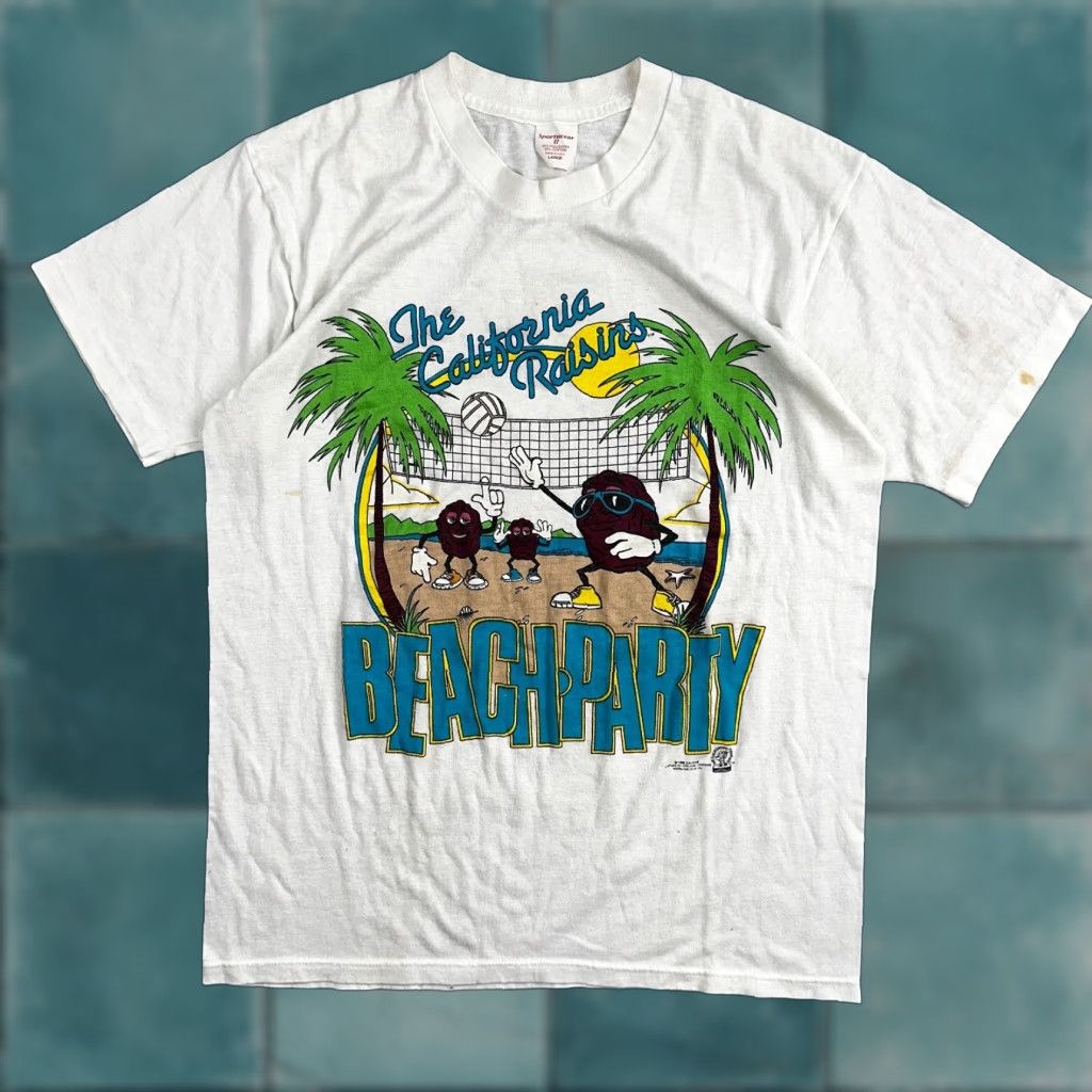1988 The California Raisins VTG T Shirt Beach Party Volleyball Palm Trees 80s Men L White Crew Neck Short Sleeve Vintage Graphic Print Size Regular