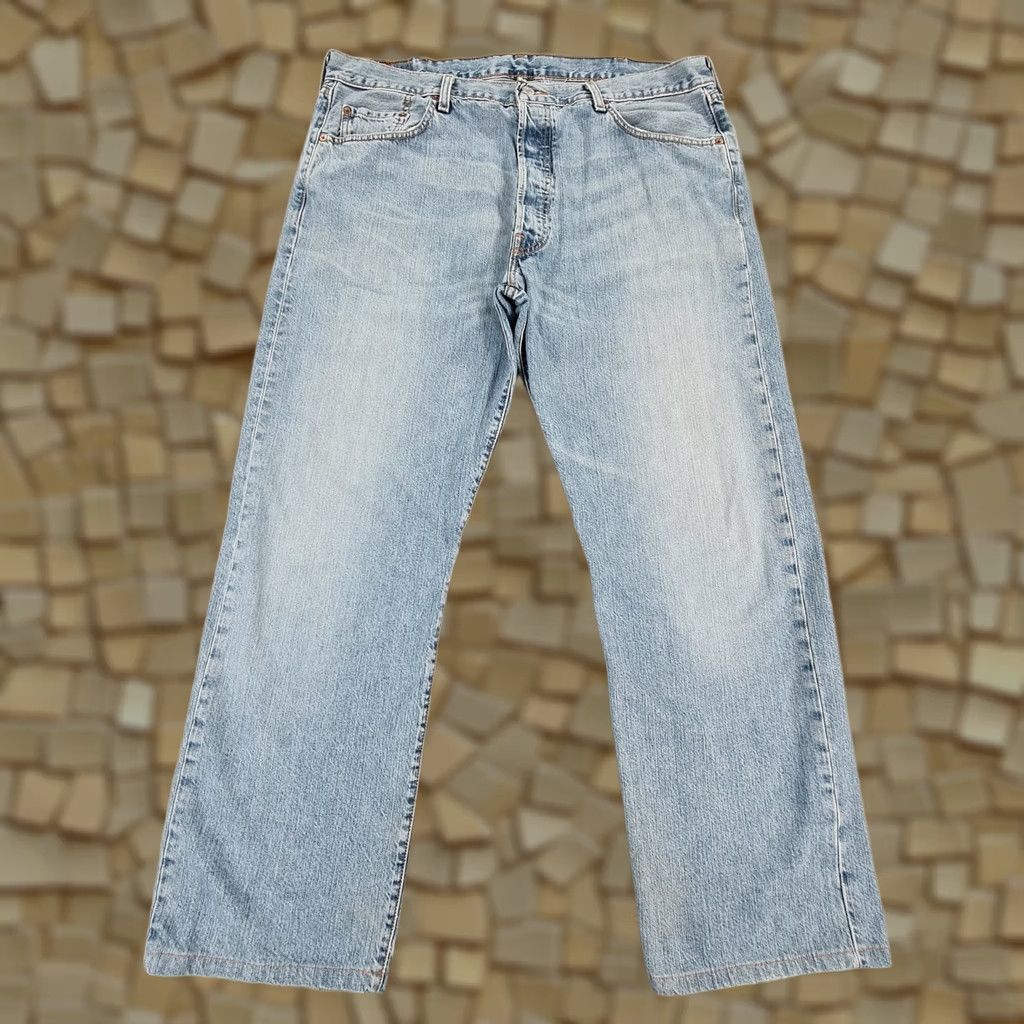 Levi's VINTAGE Levi's 501 Jeans Mens Blue W40 L30 Straight Leg Regular Fit Denim Y2K Jeans Size US 32 / EU 48 - 1 Thumbnail