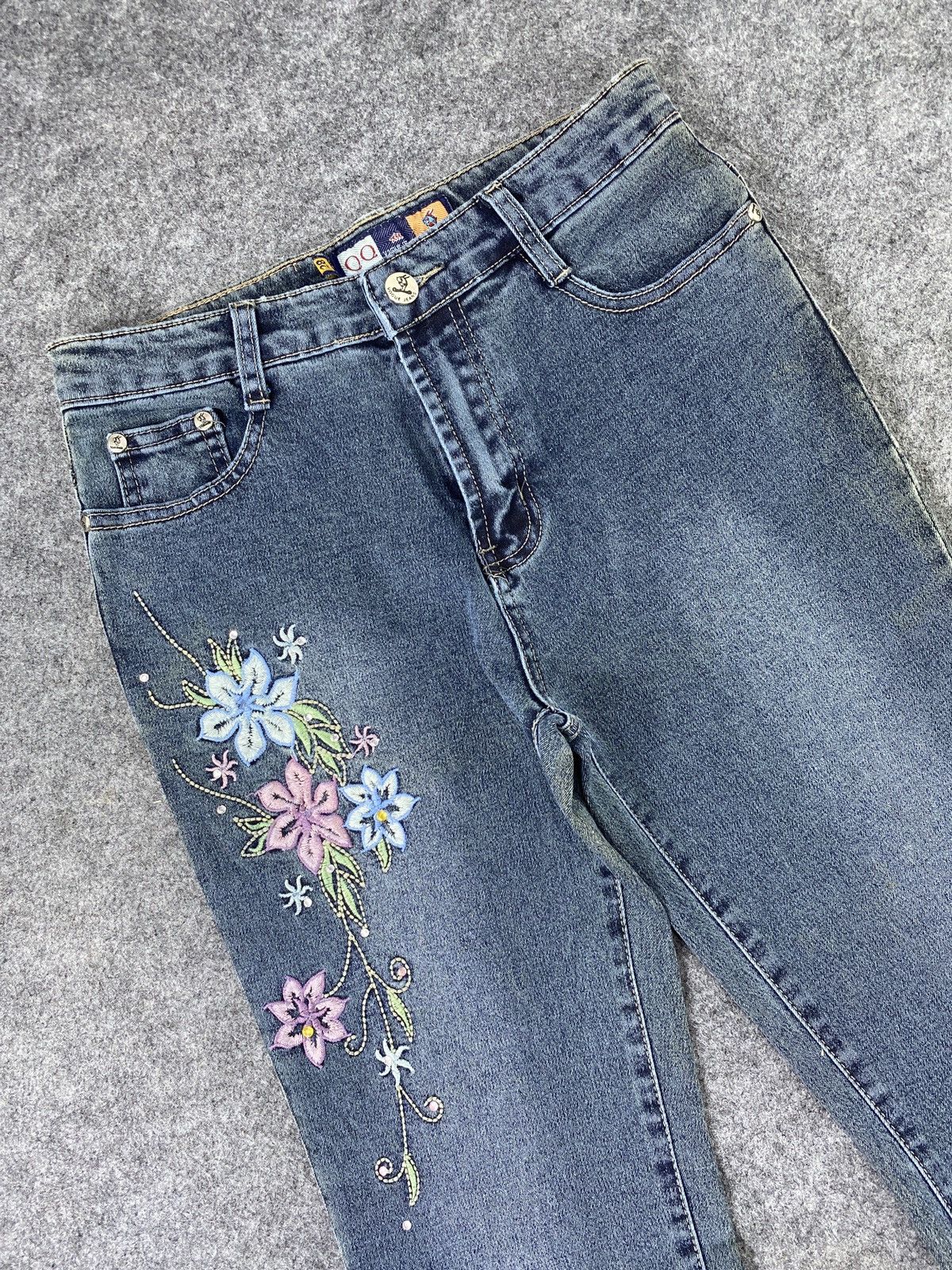 Jean × Vogue Vogue Floral Embroidery Flared Wash Jeans - J1038 Size 27" / US 4 / IT 40 - 3 Thumbnail
